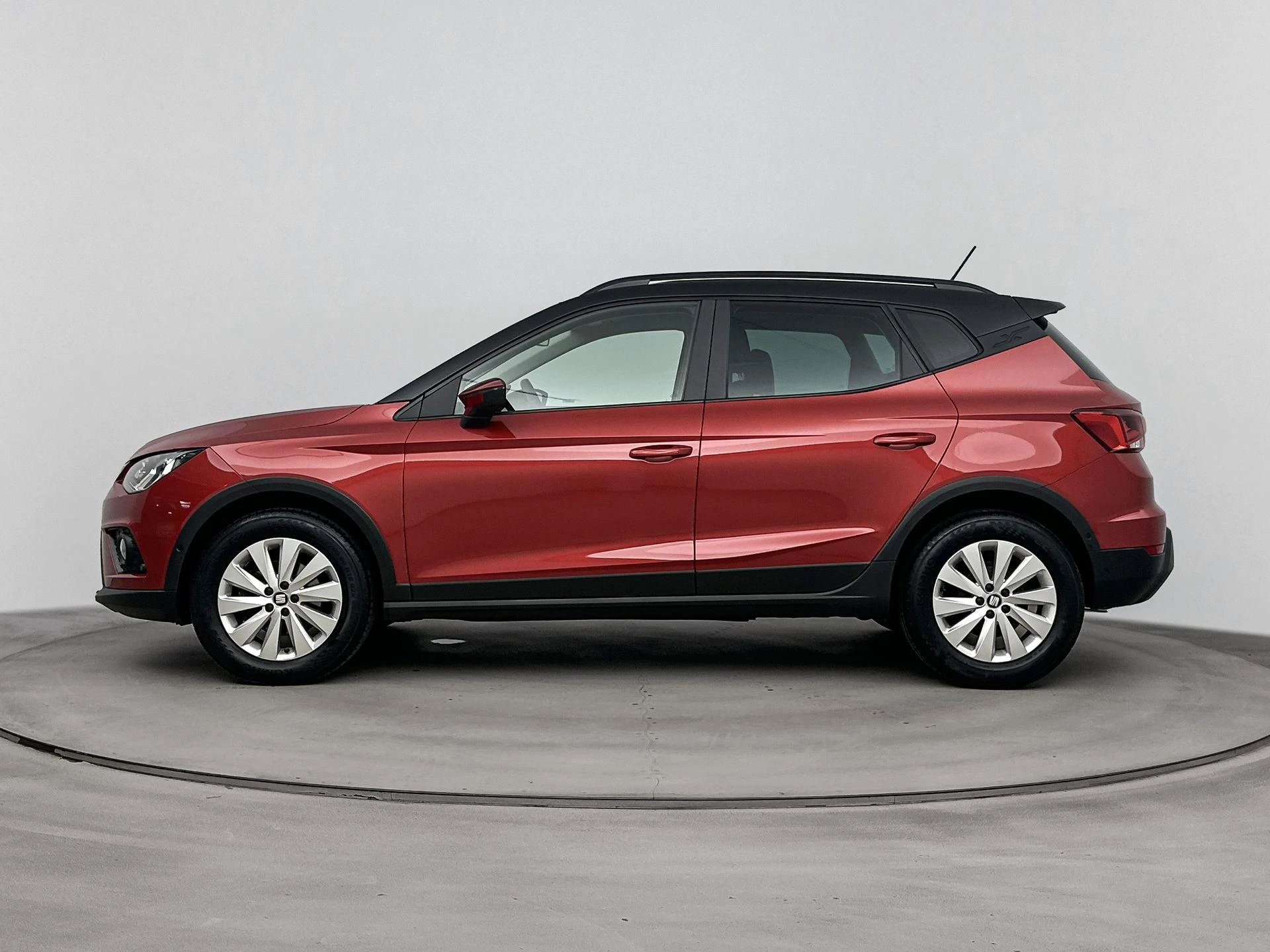 SEAT-Arona-image-1