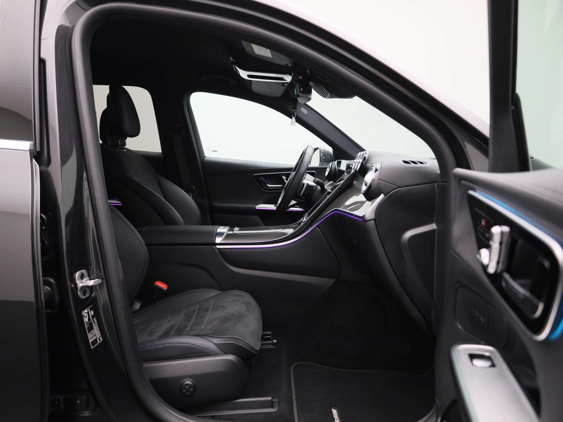 Mercedes-Benz-GLC-image-42