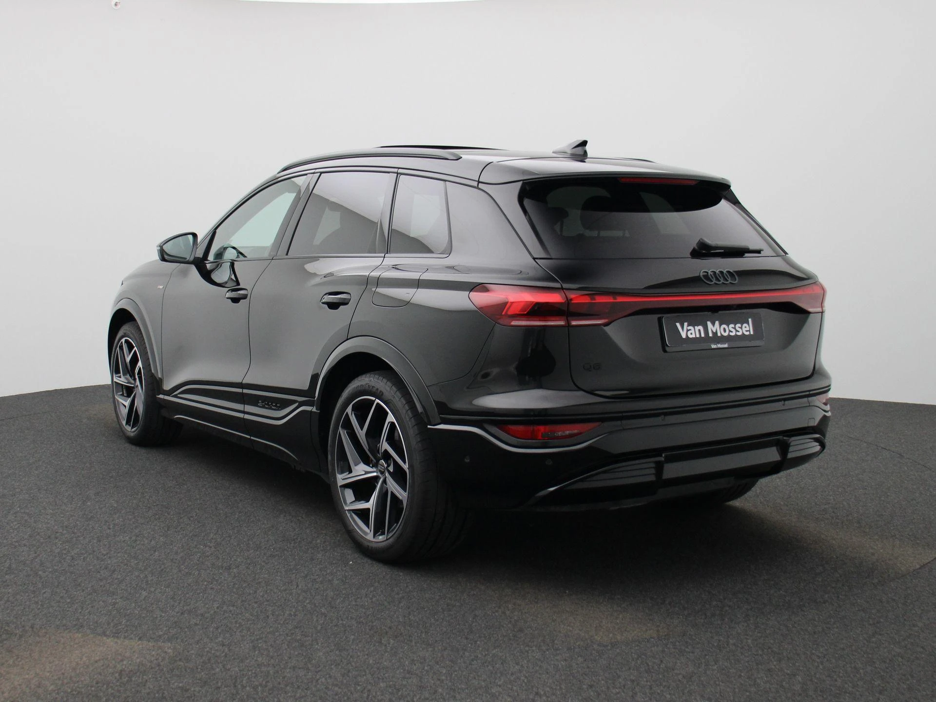 Audi-Q6 e-tron-image-1