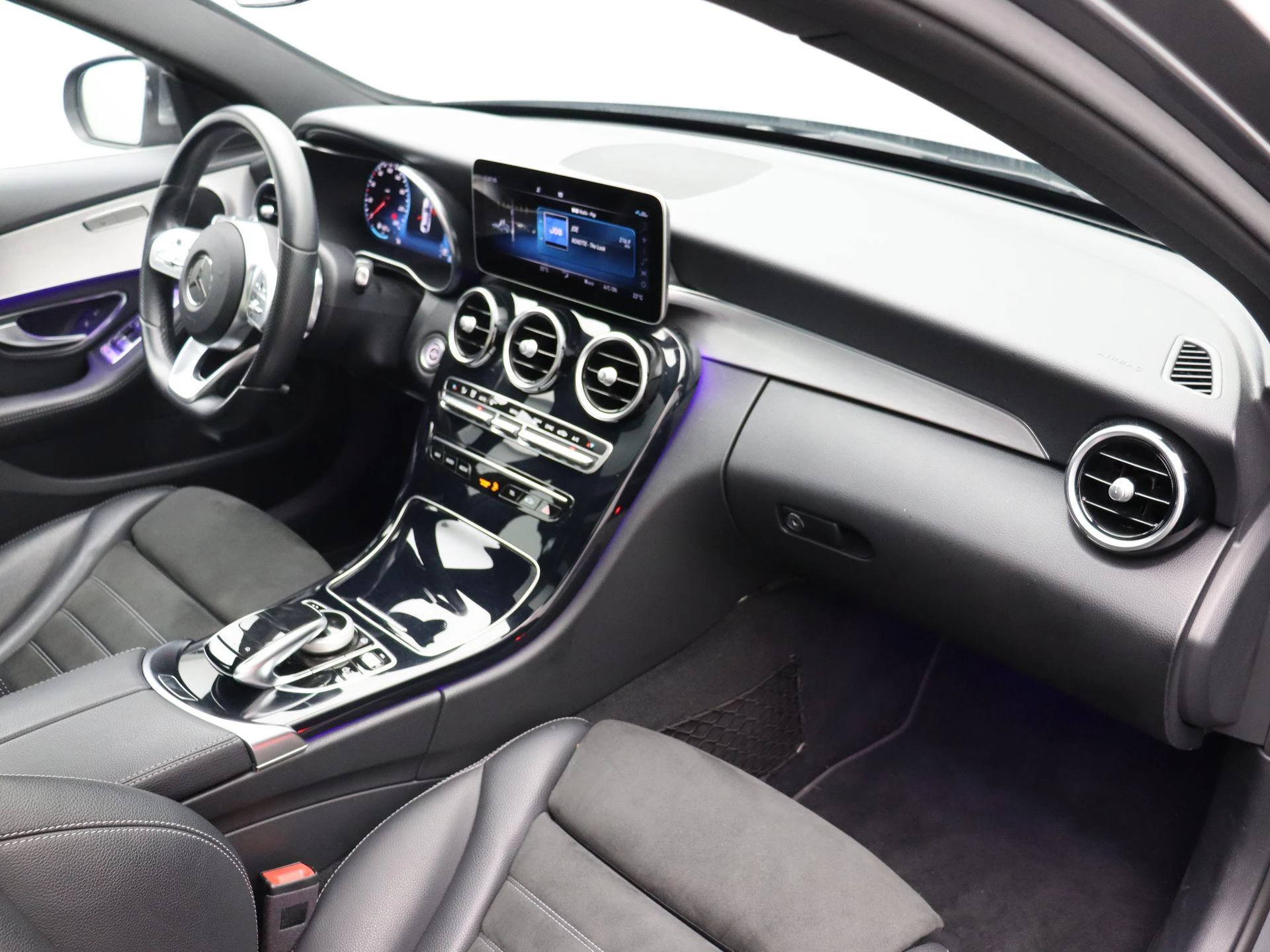 Mercedes-Benz C-Klasse 200 AMG LINE BERLINE + CARPLAY + PANORAMISCH DAK + MULTIBEAM LED +