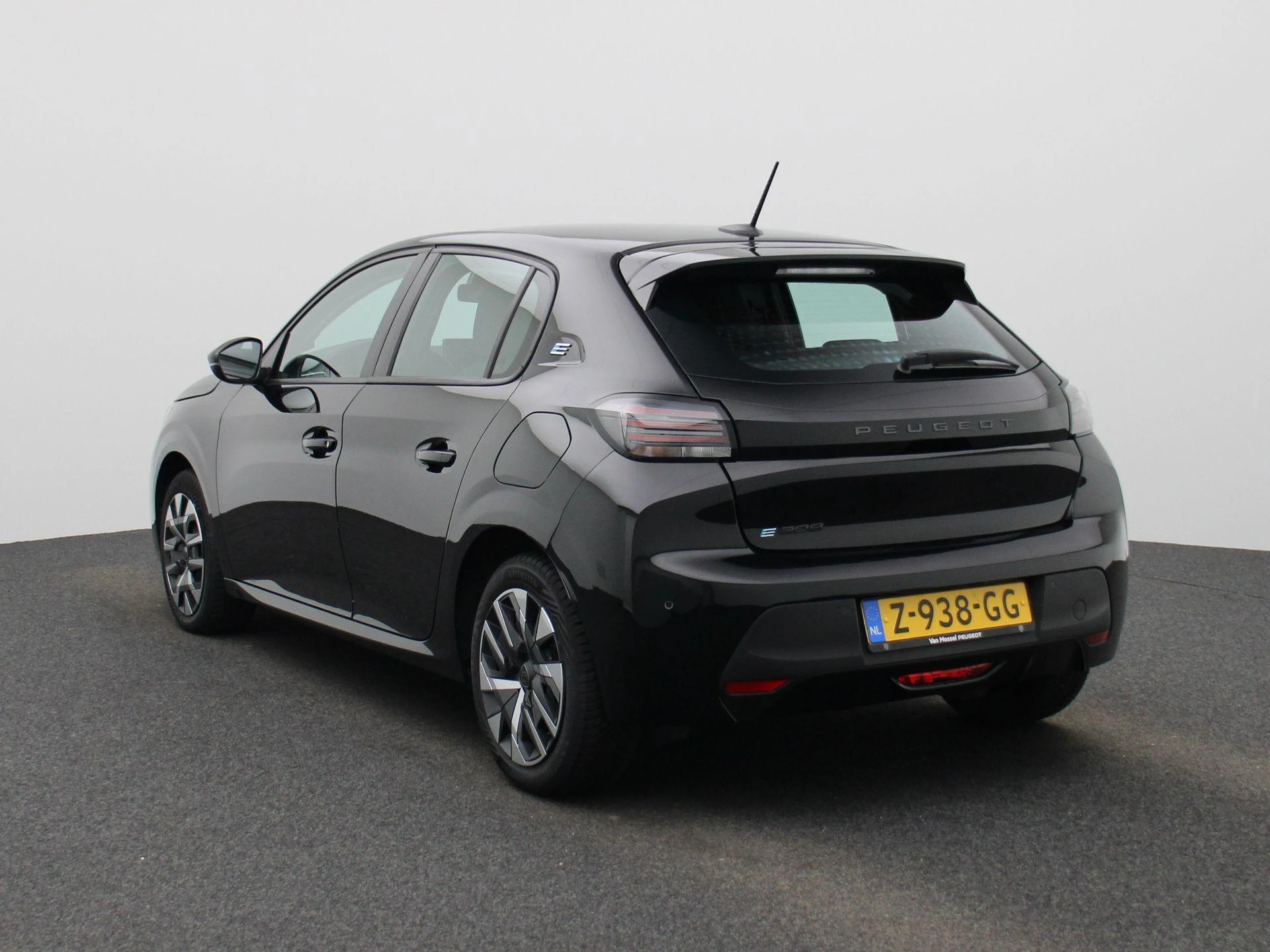 Peugeot-e-208-image-2