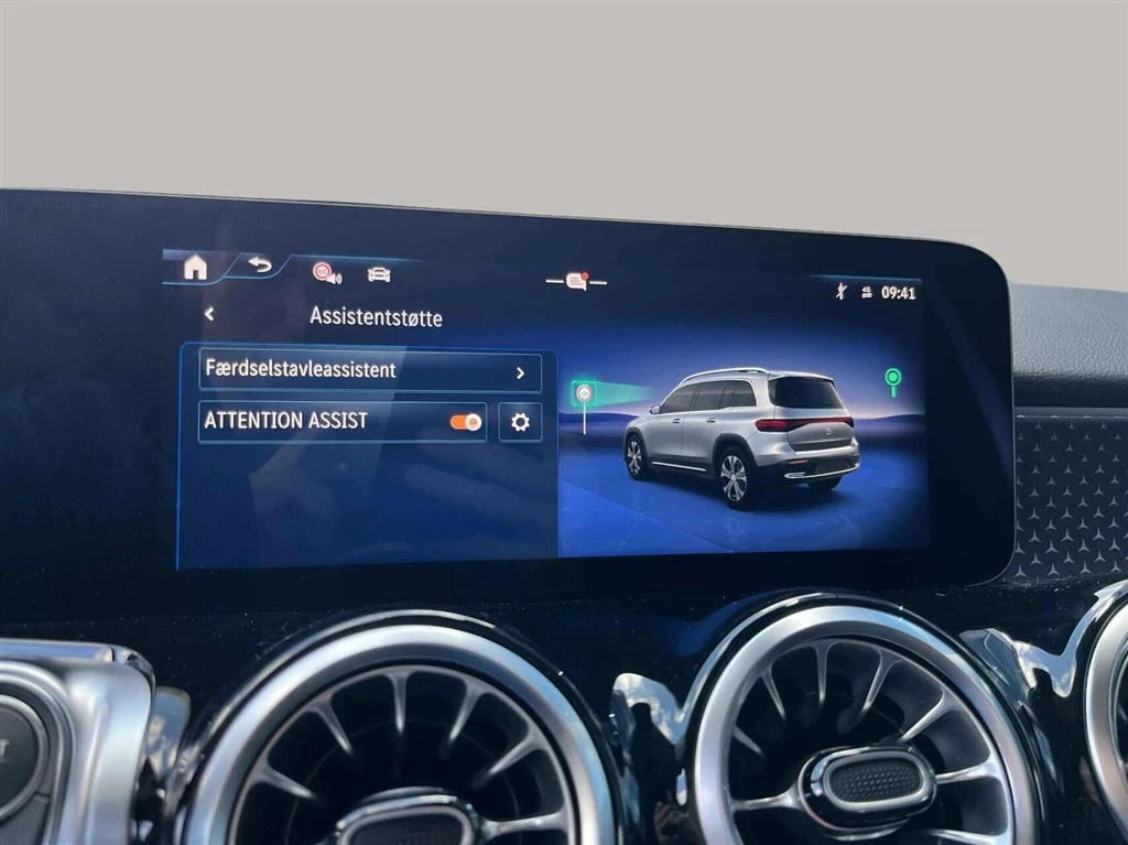 Mercedes-Benz-EQB-image-18