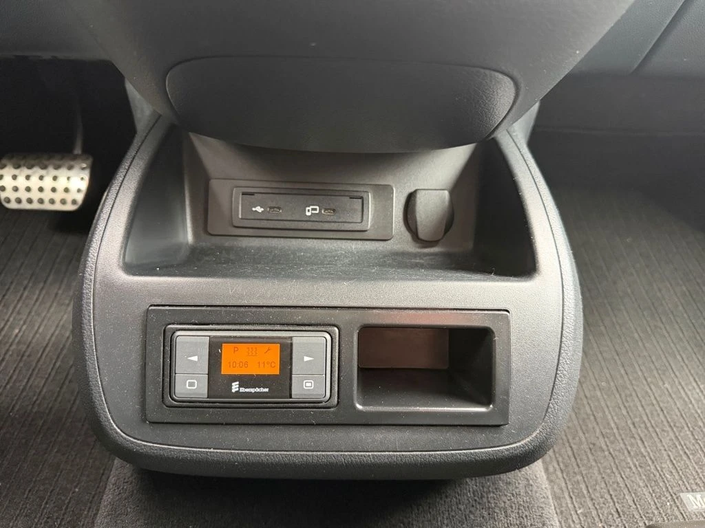 Mercedes-Benz-V-Klasse 300-image-18