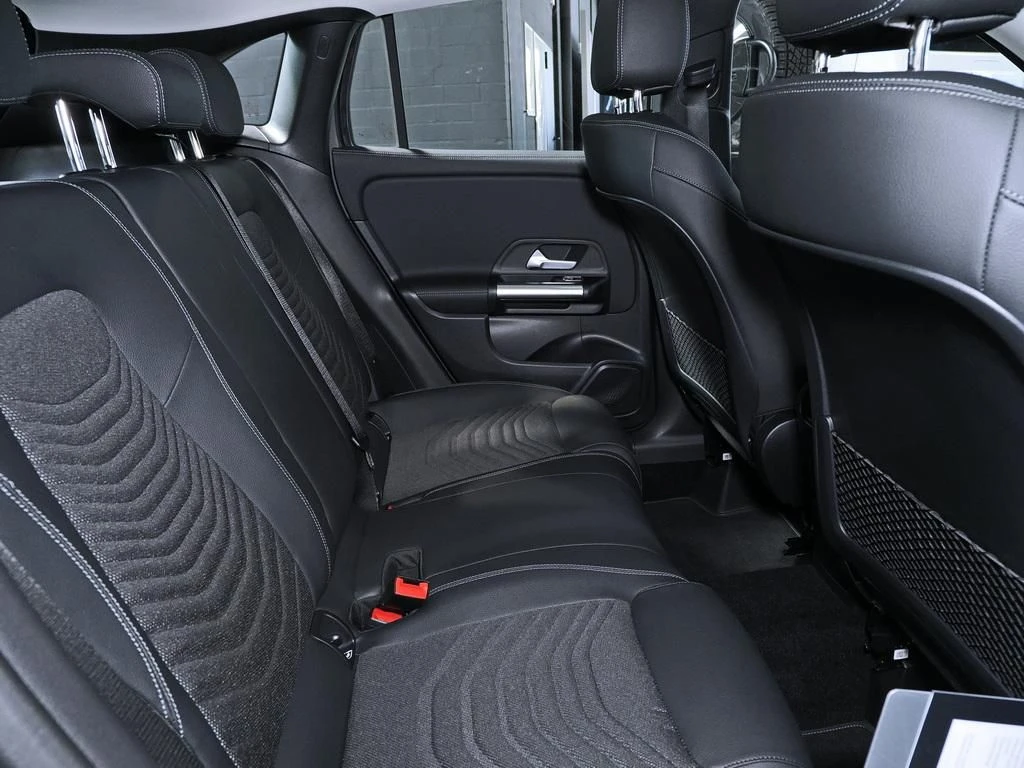 Mercedes-Benz-GLA 220-image-14