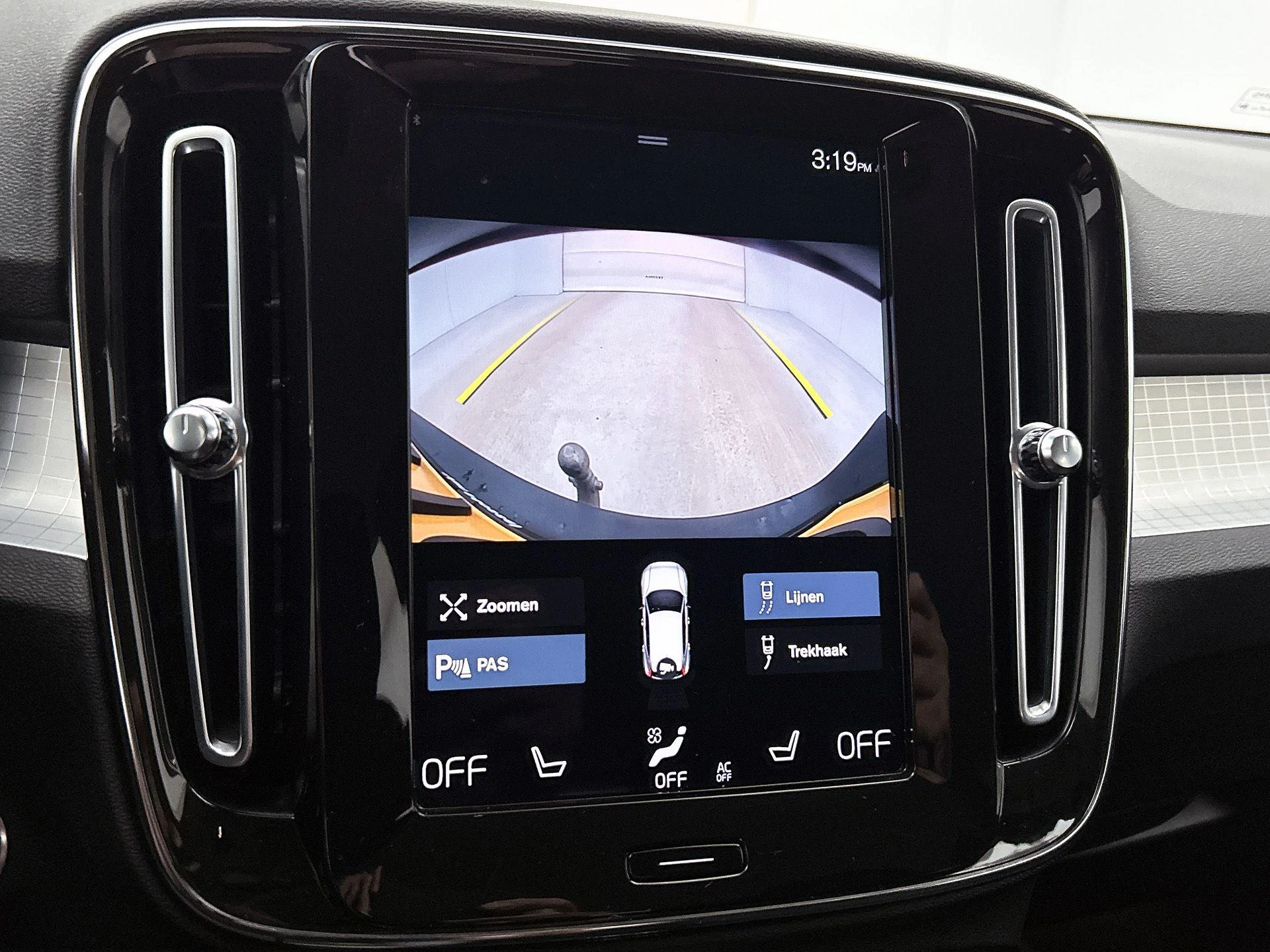 Volvo-XC40-image-16