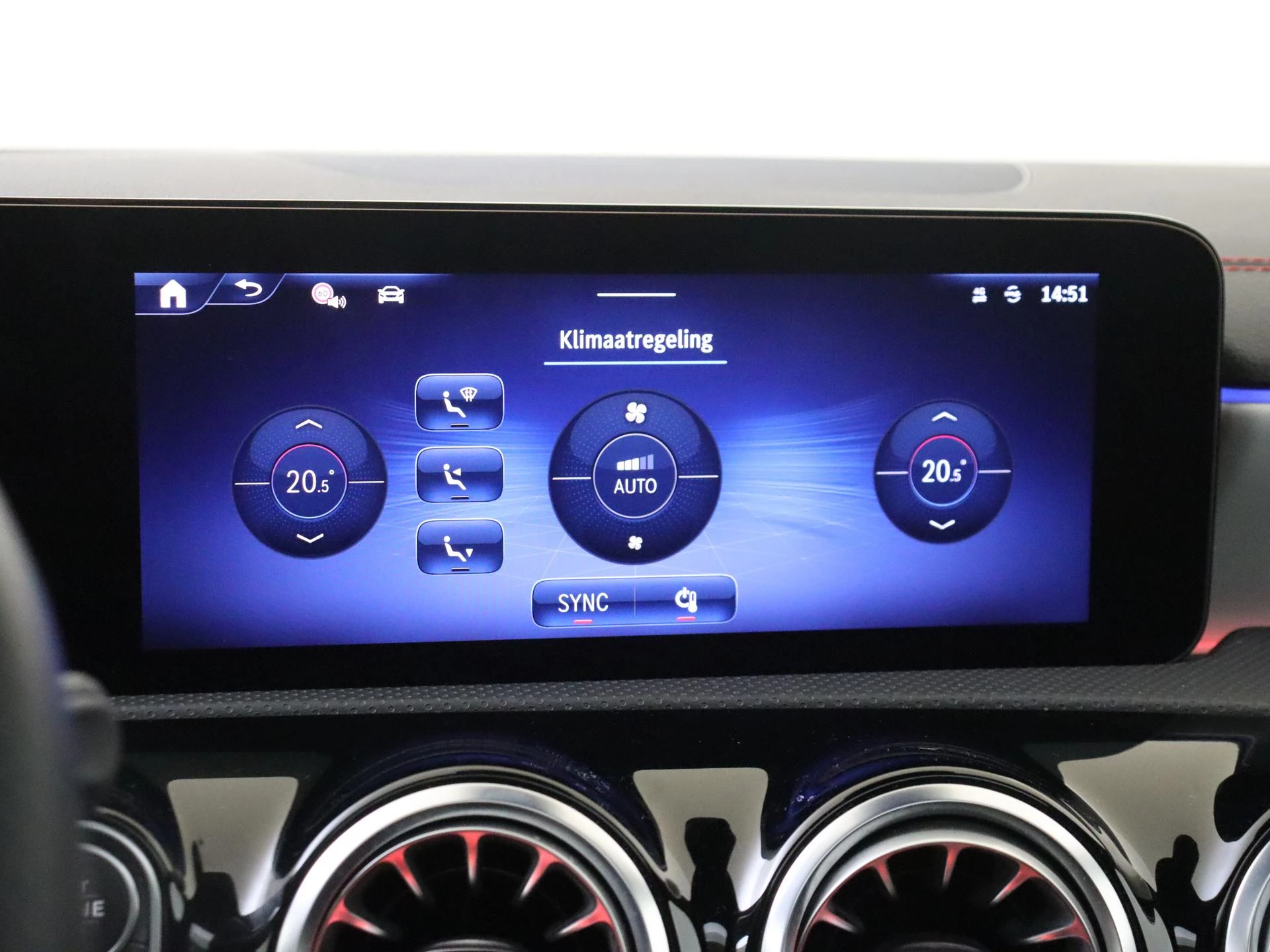 Mercedes-Benz-CLA-image-17