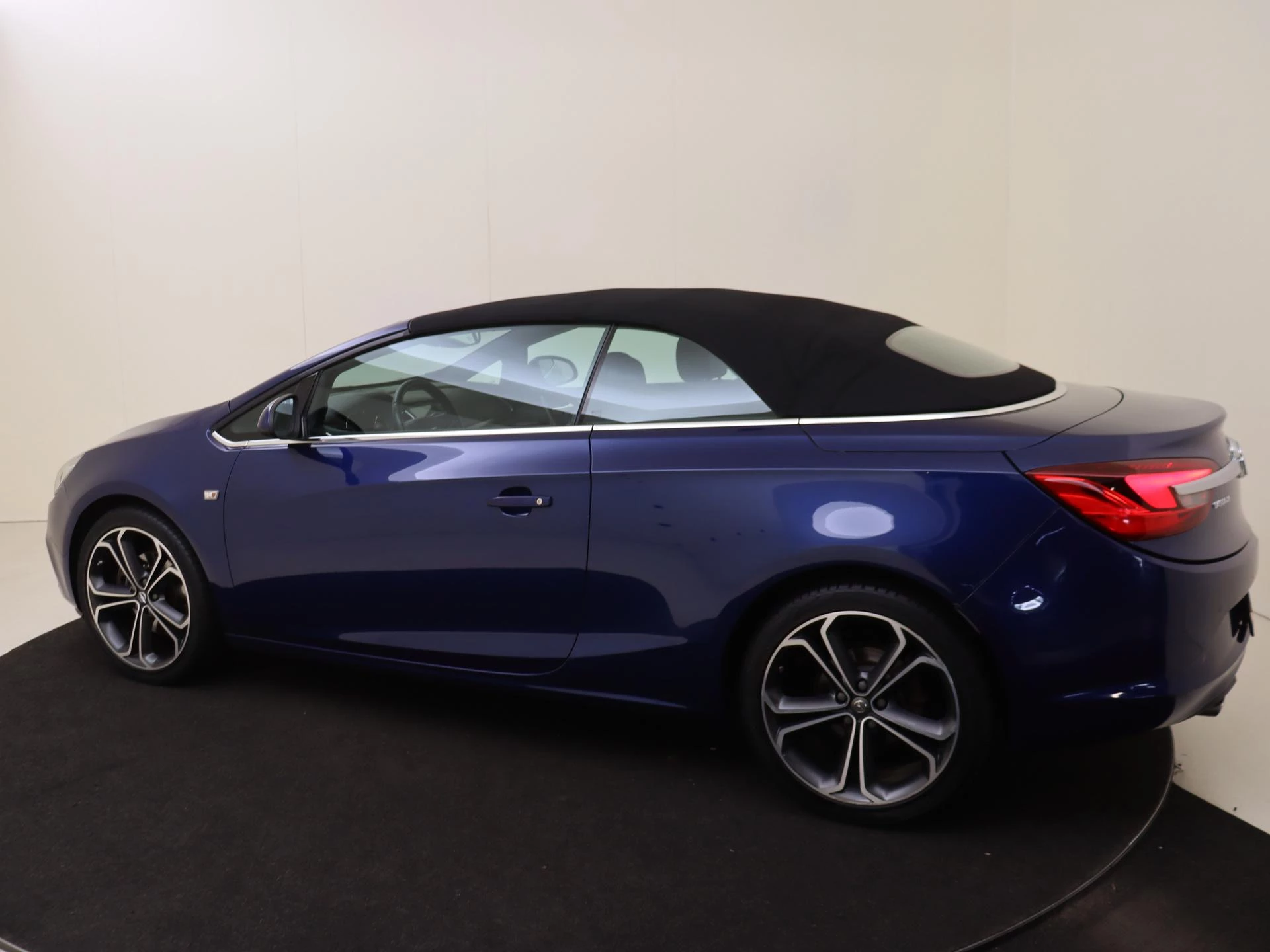 Opel-Cascada-image-31