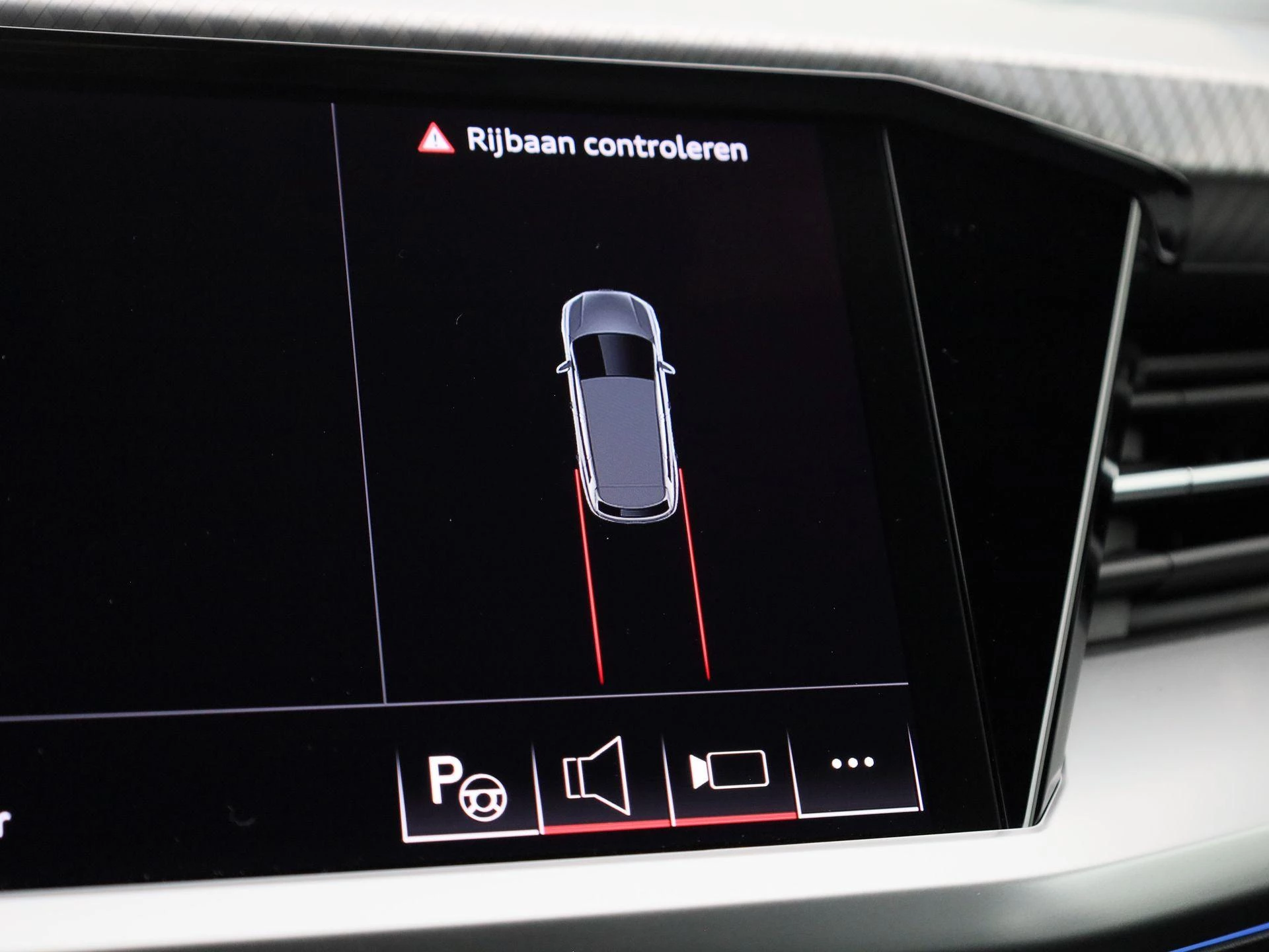Audi-Q4 e-tron-image-36
