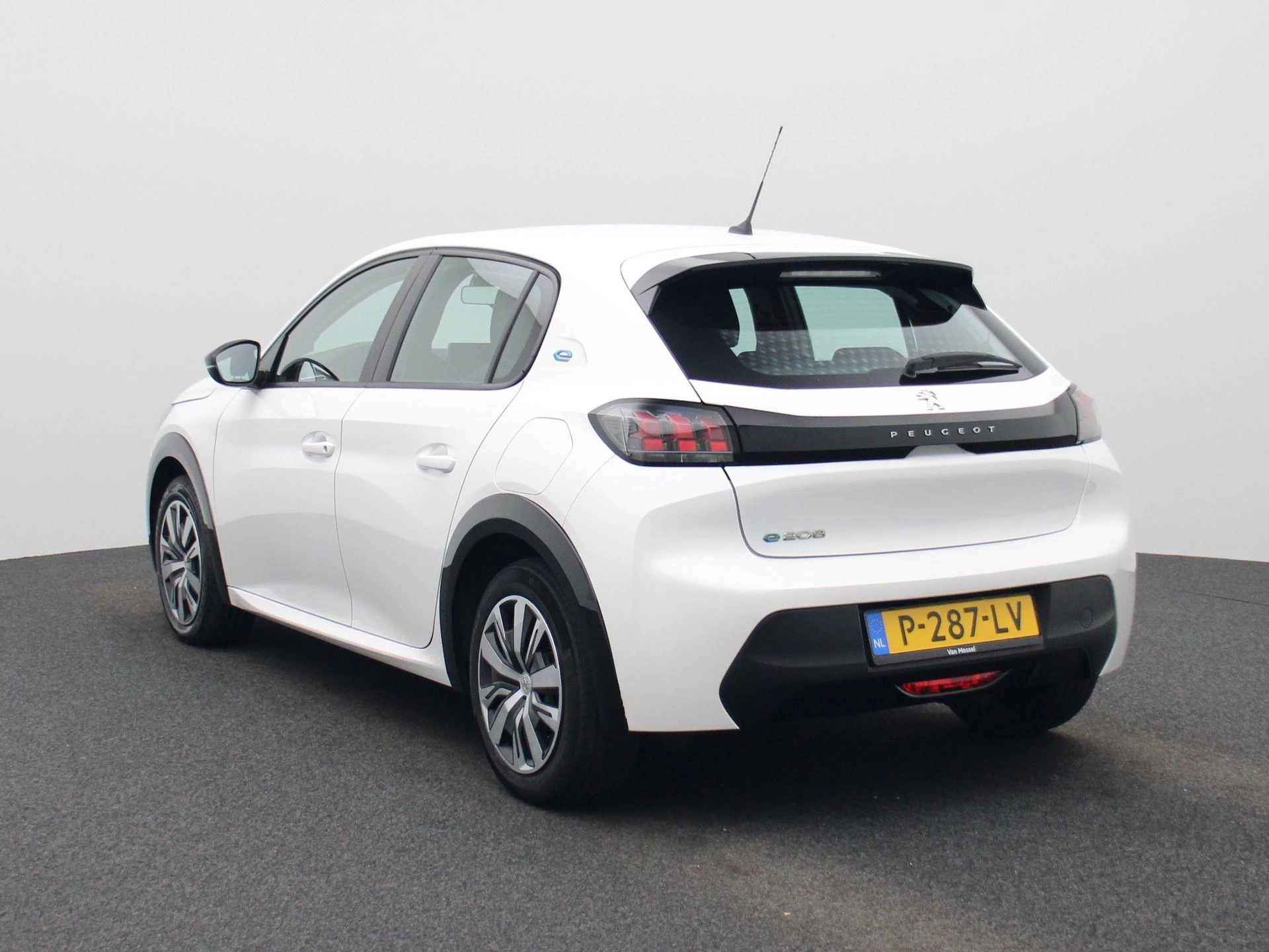 Peugeot-e-208-image-2