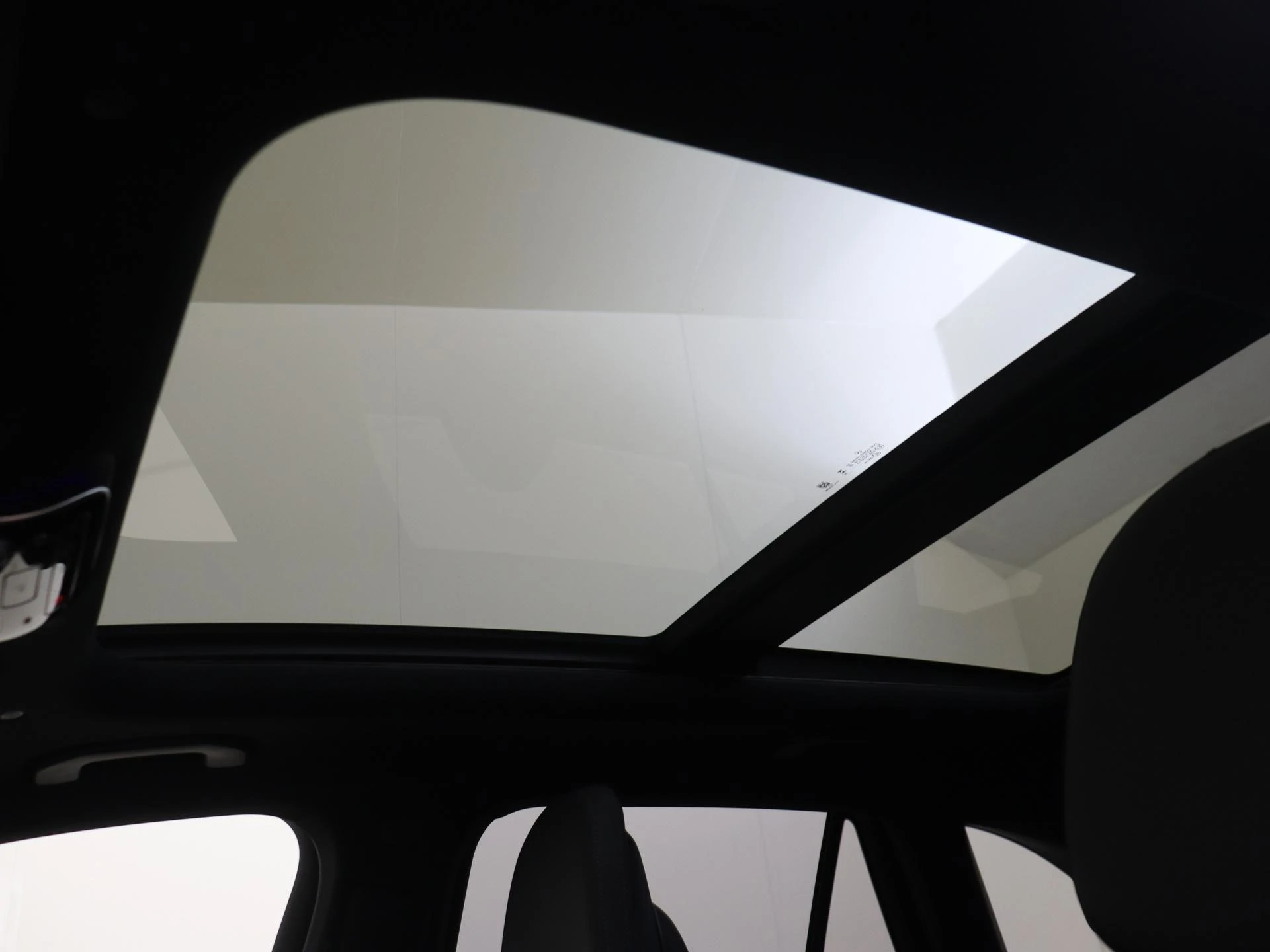 Mercedes-Benz-GLC-image-27