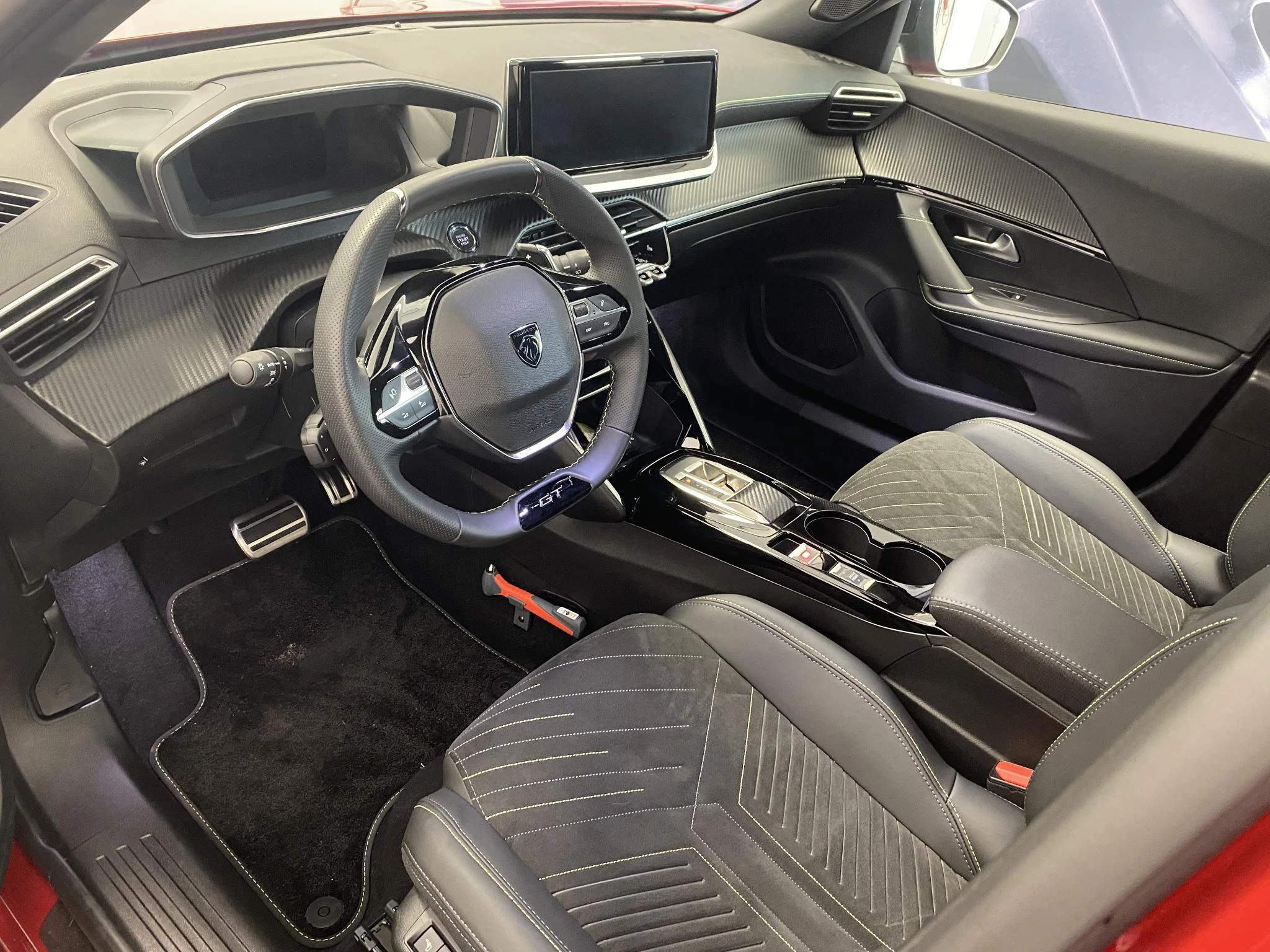 Peugeot 2008 1.2 Hybrid 145 GT