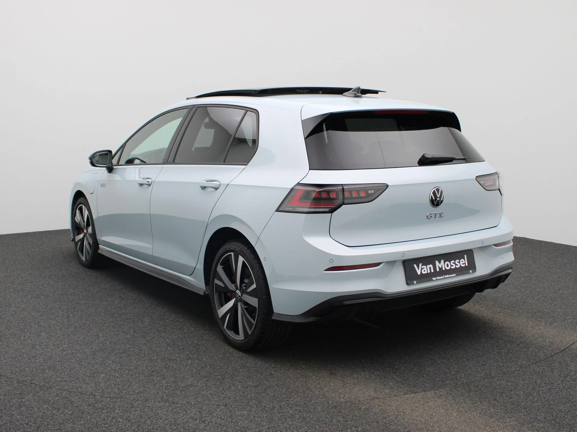 Volkswagen-Golf-image-3