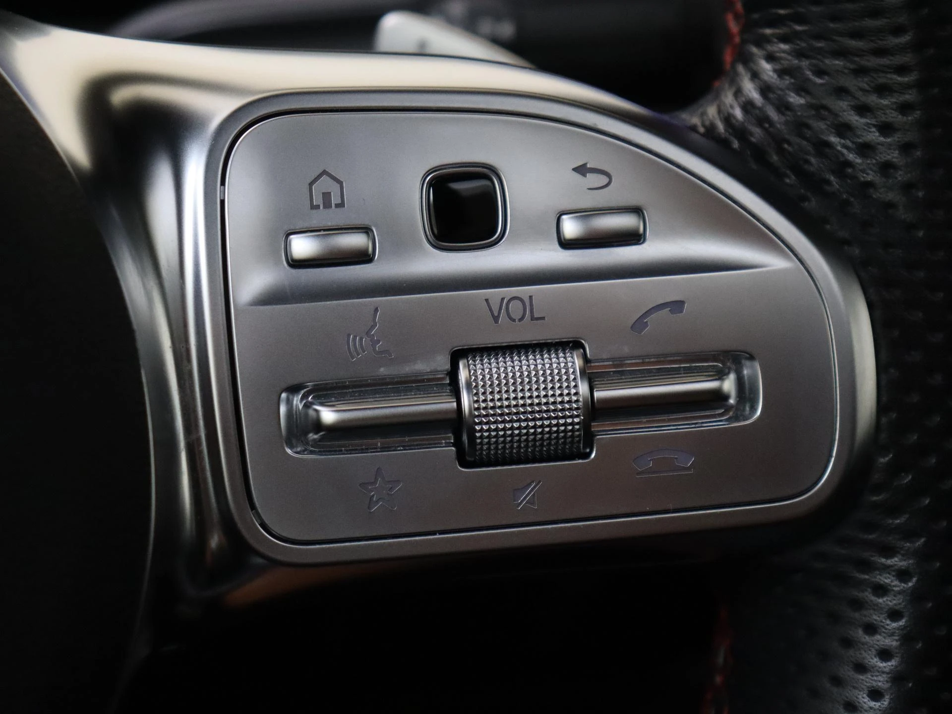 Mercedes-Benz-CLA-image-12