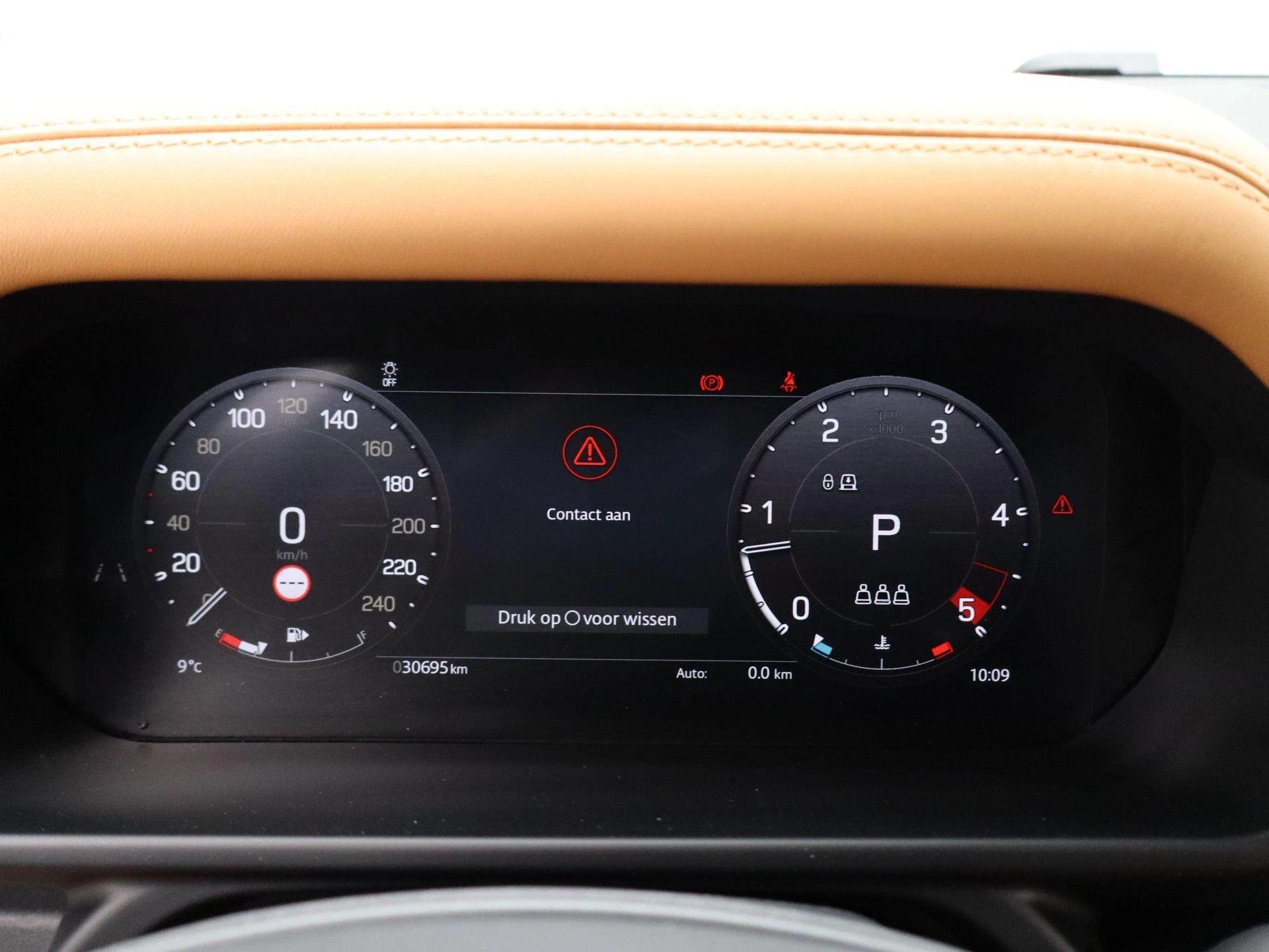 Land Rover-Defender-image-7