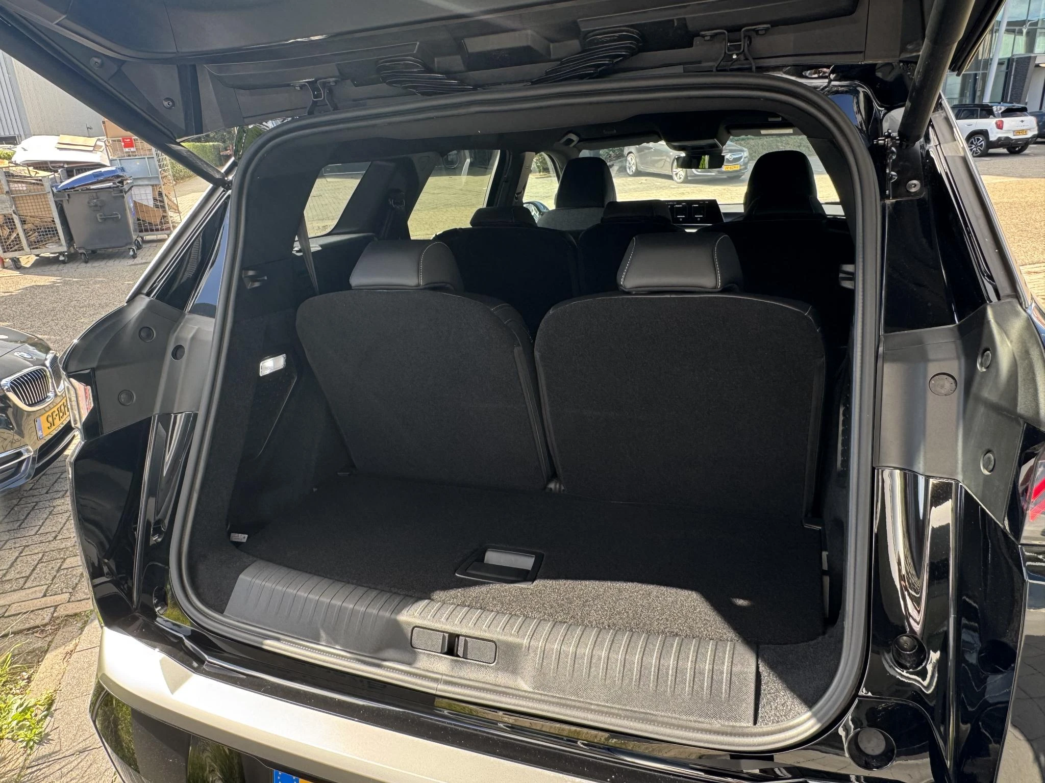 Peugeot-e-5008-image-41