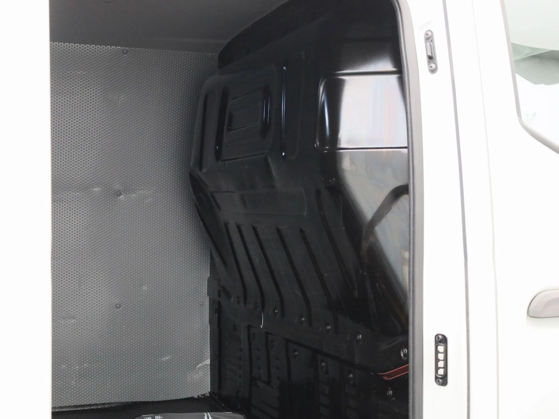 Maxus eDeliver3 50 kWh LWB