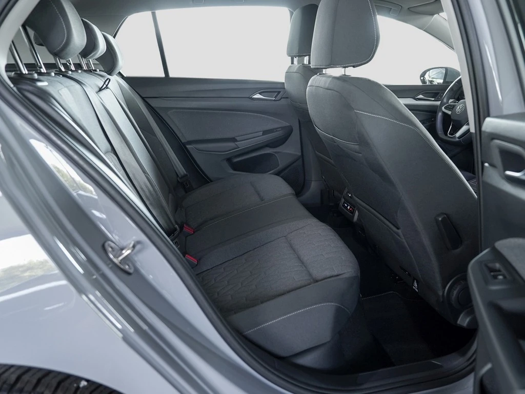 Volkswagen-Golf-image-9