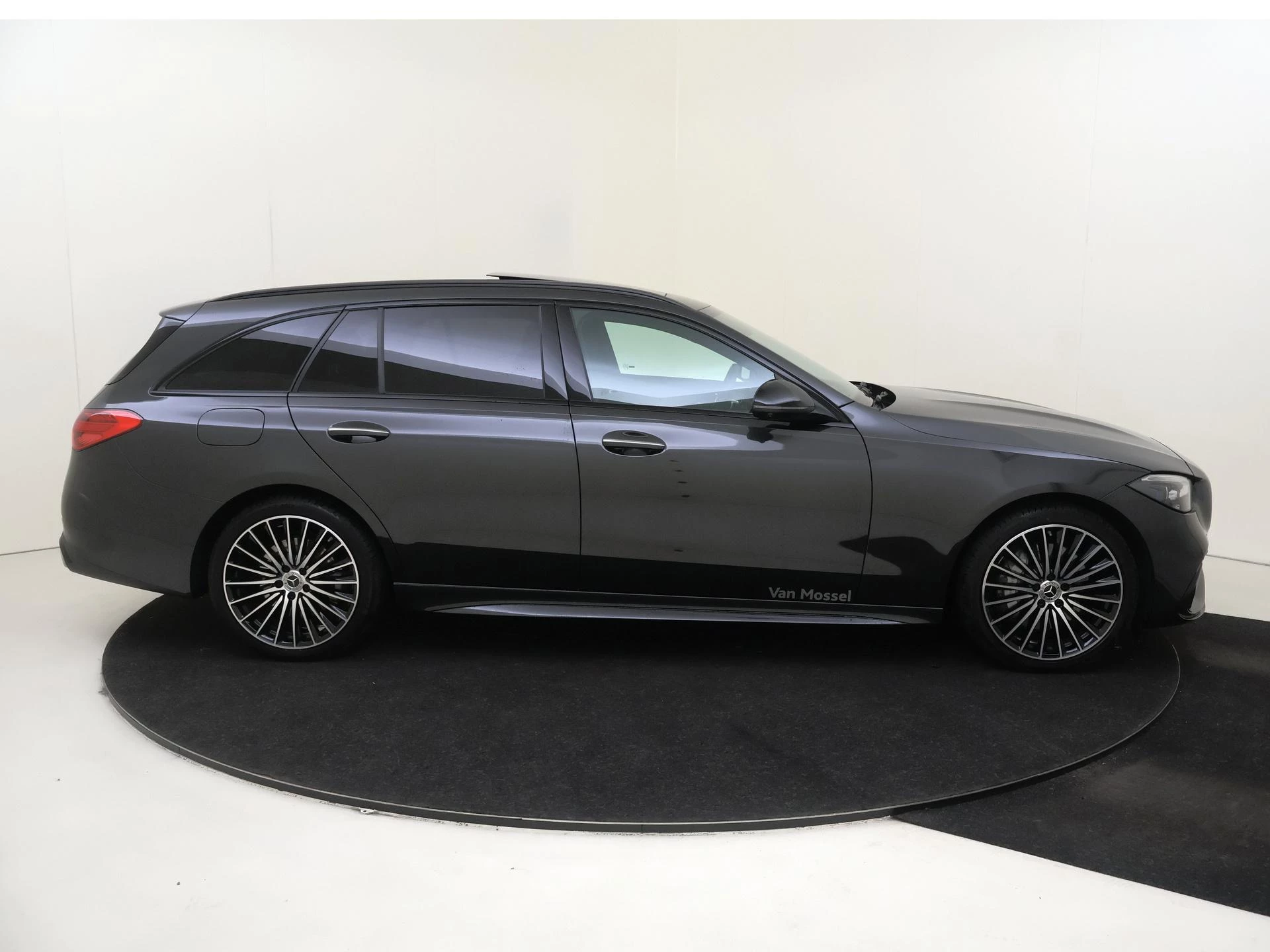 Mercedes-Benz-C-Klasse-image-10