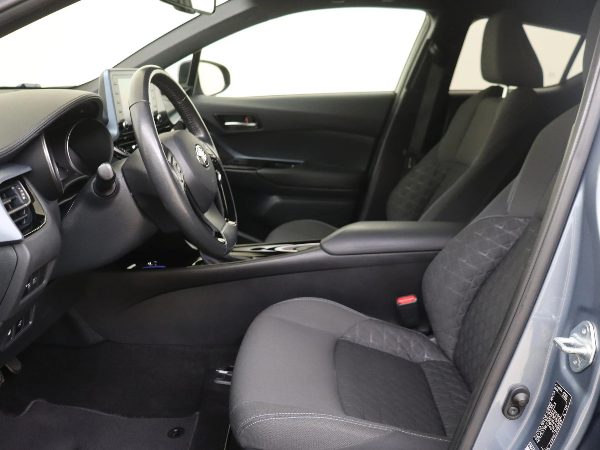 Toyota-C-HR-image-14