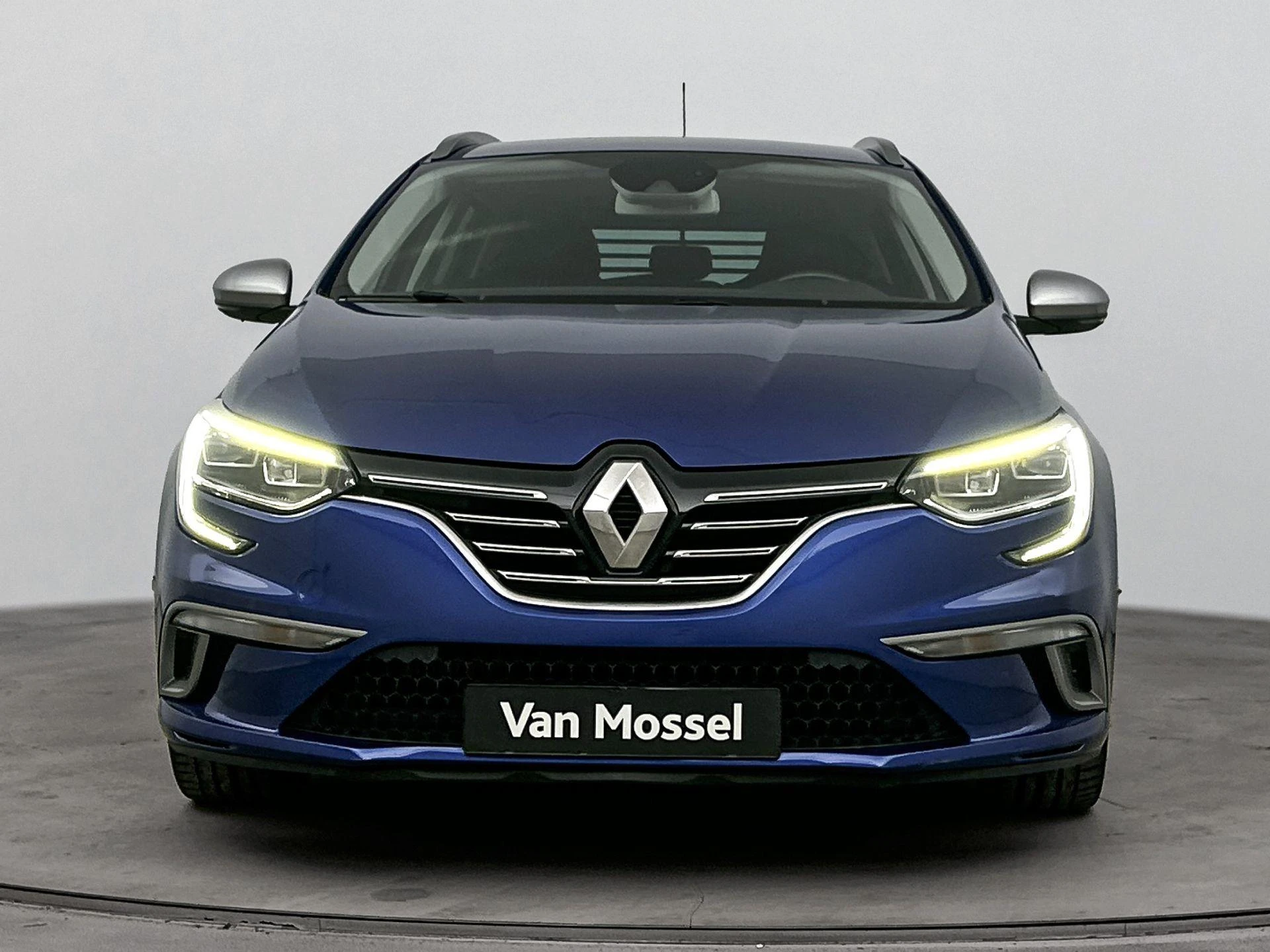 Renault-Mégane Estate-image-4