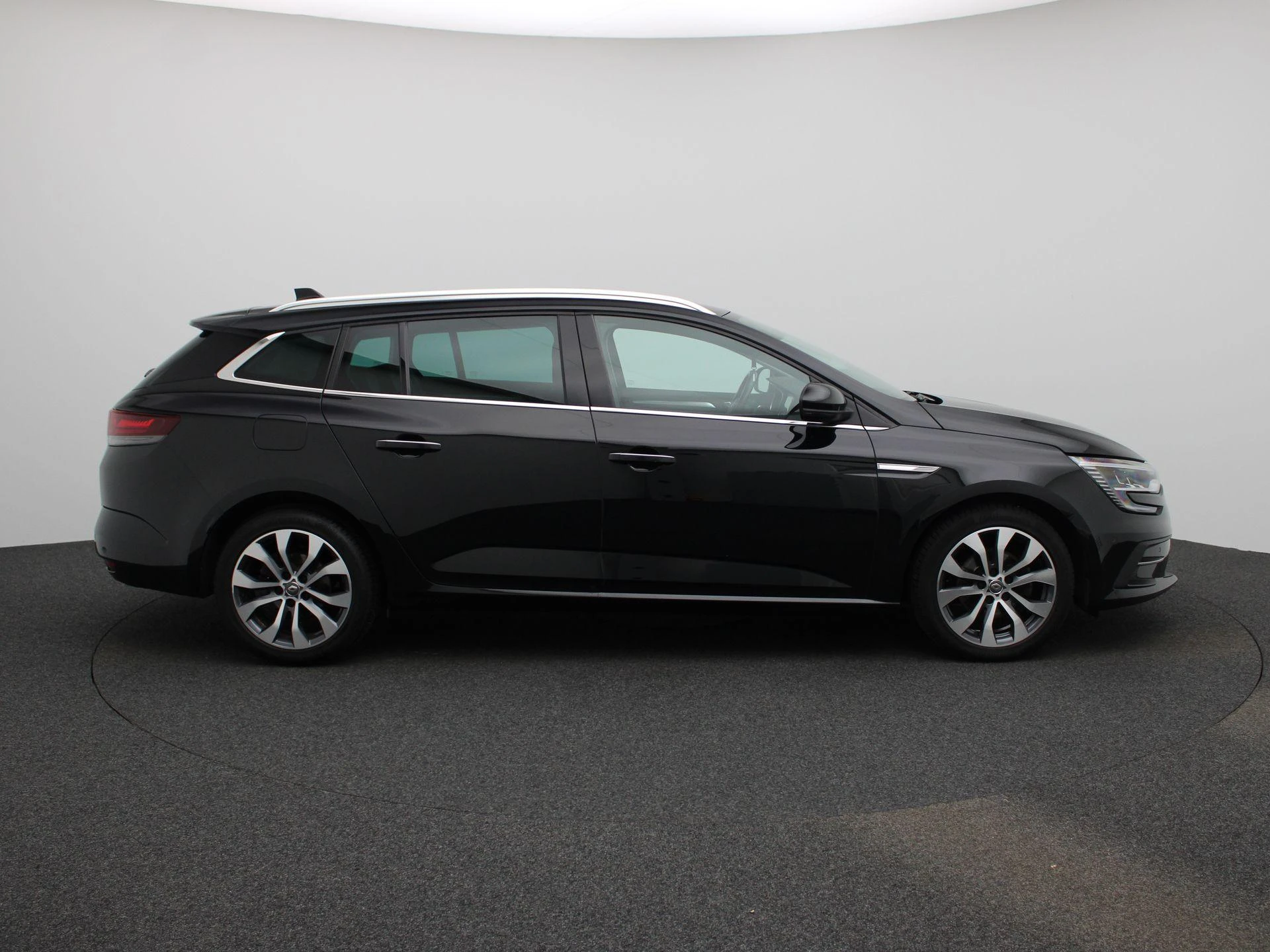 Renault-Mégane Estate-image-5