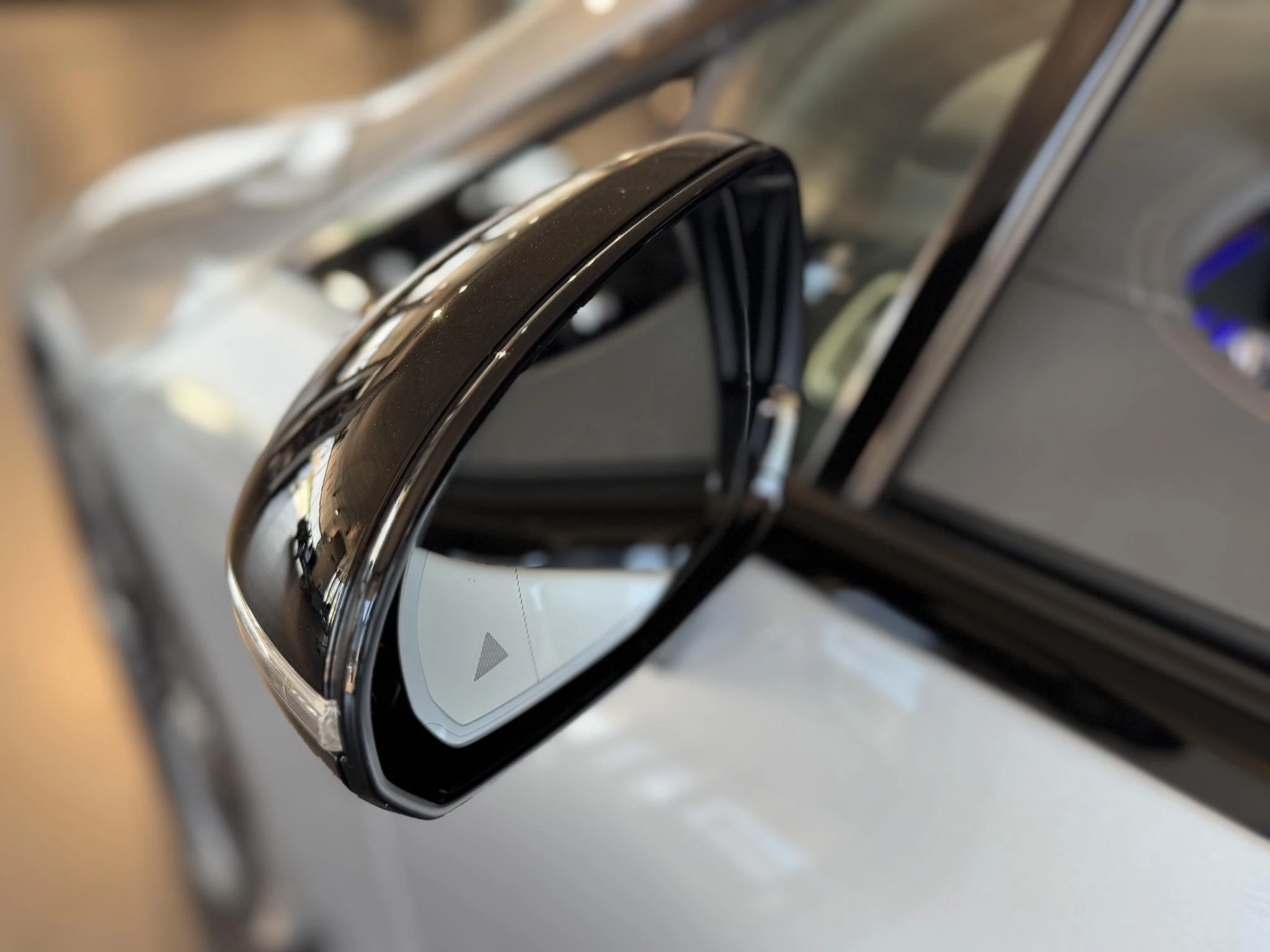 Mercedes-Benz-EQS-image-9