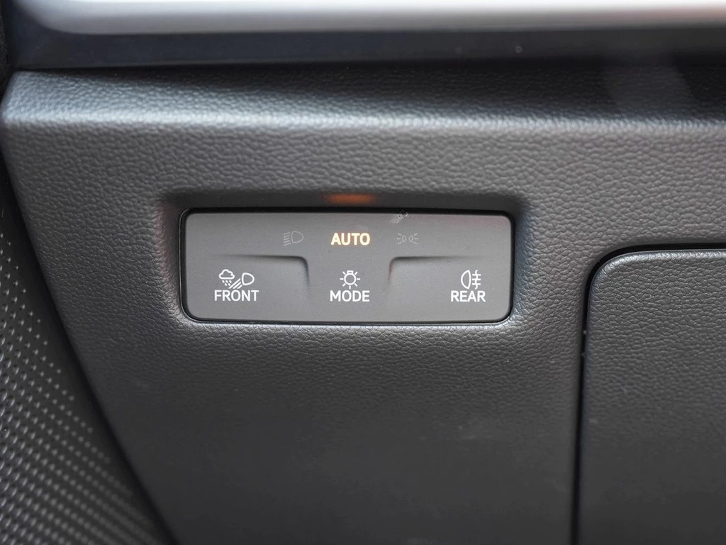 Škoda Superb Combi 2.0 TDI DSG Sportline AHK/Navi/RFK