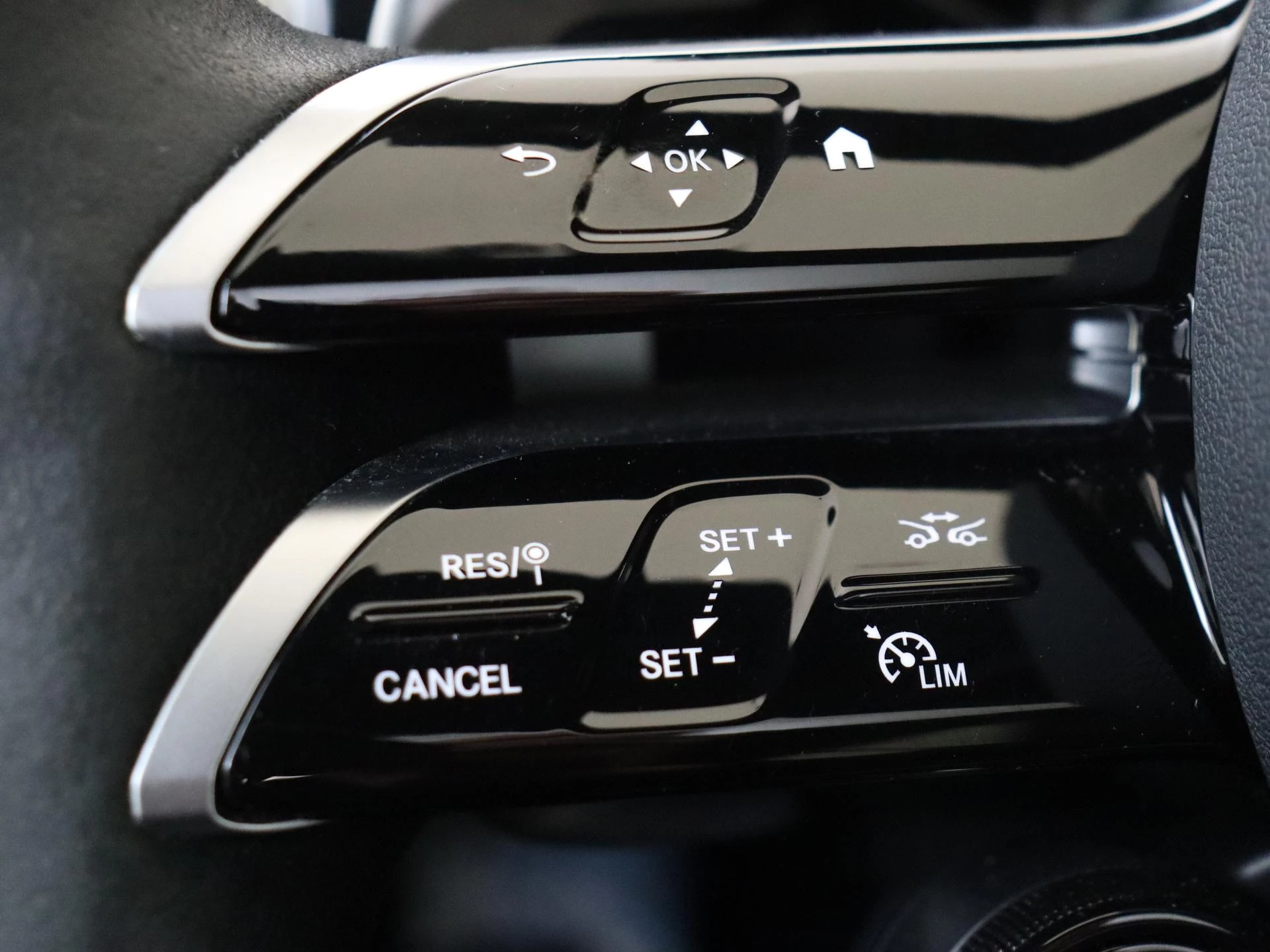 Mercedes-Benz-E-Klasse-image-15