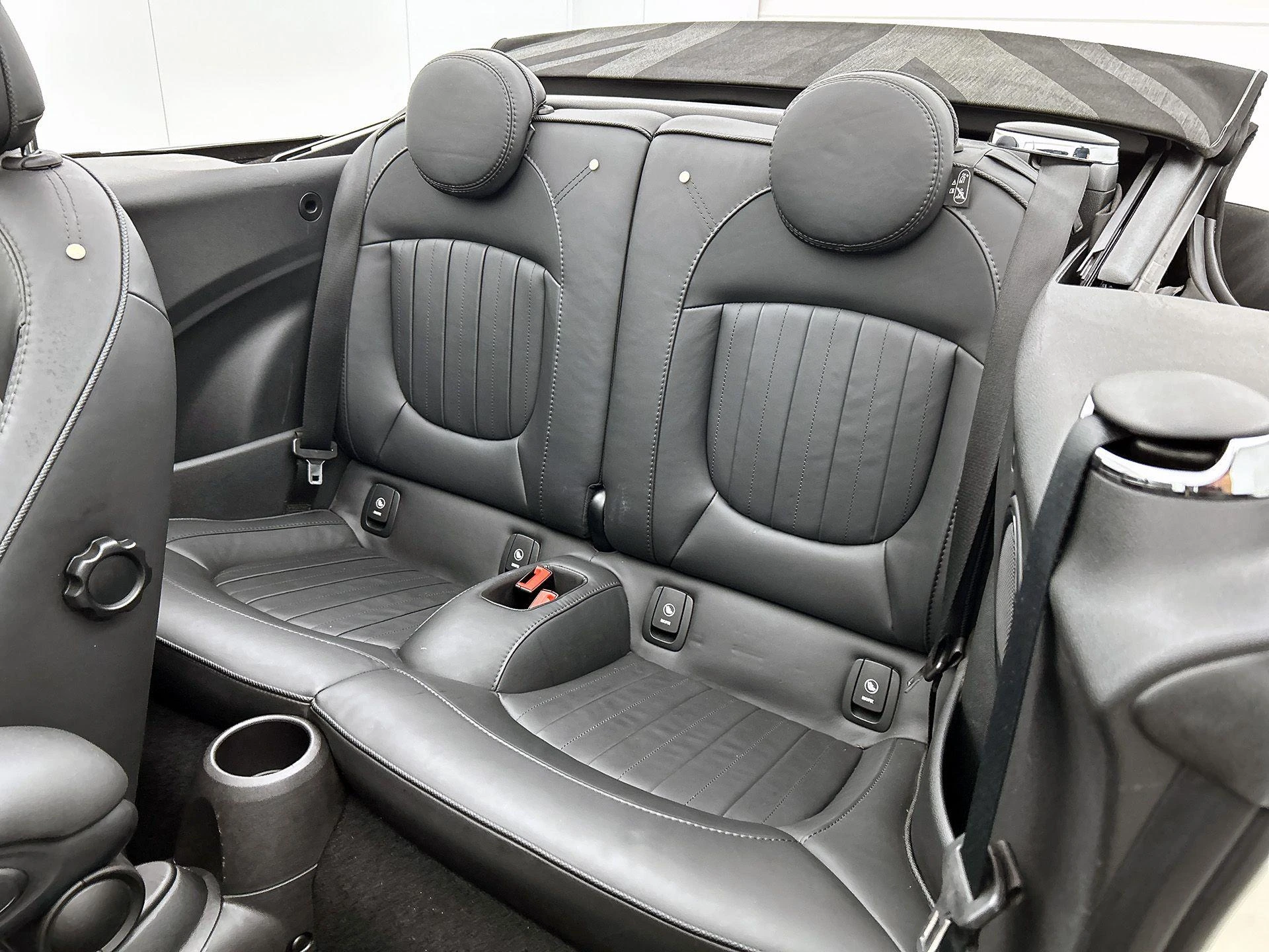 MINI-Cooper Cabrio-image-26