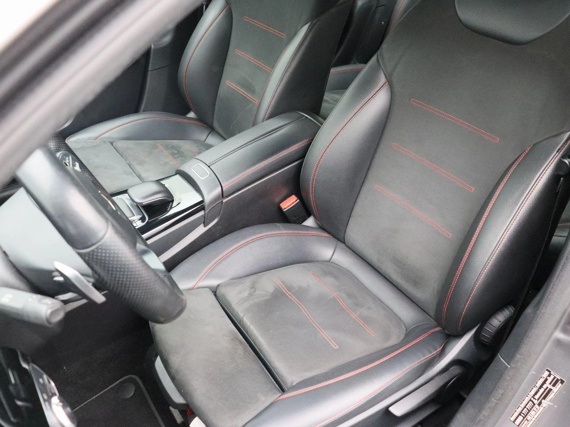 Mercedes-Benz Classe A 180 sedan + AMG LINE + CAMERA + LED +