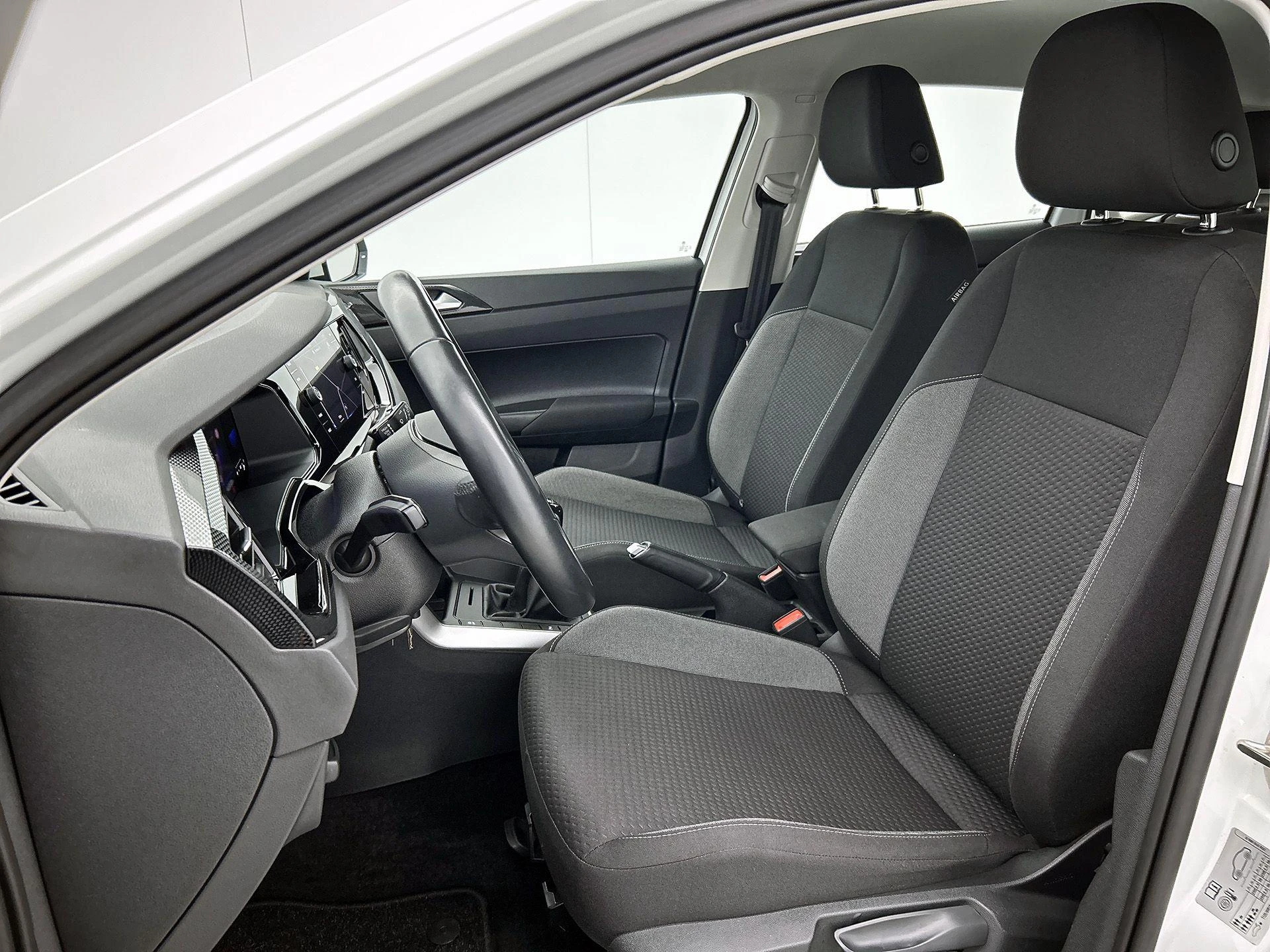 Volkswagen-Polo-image-35