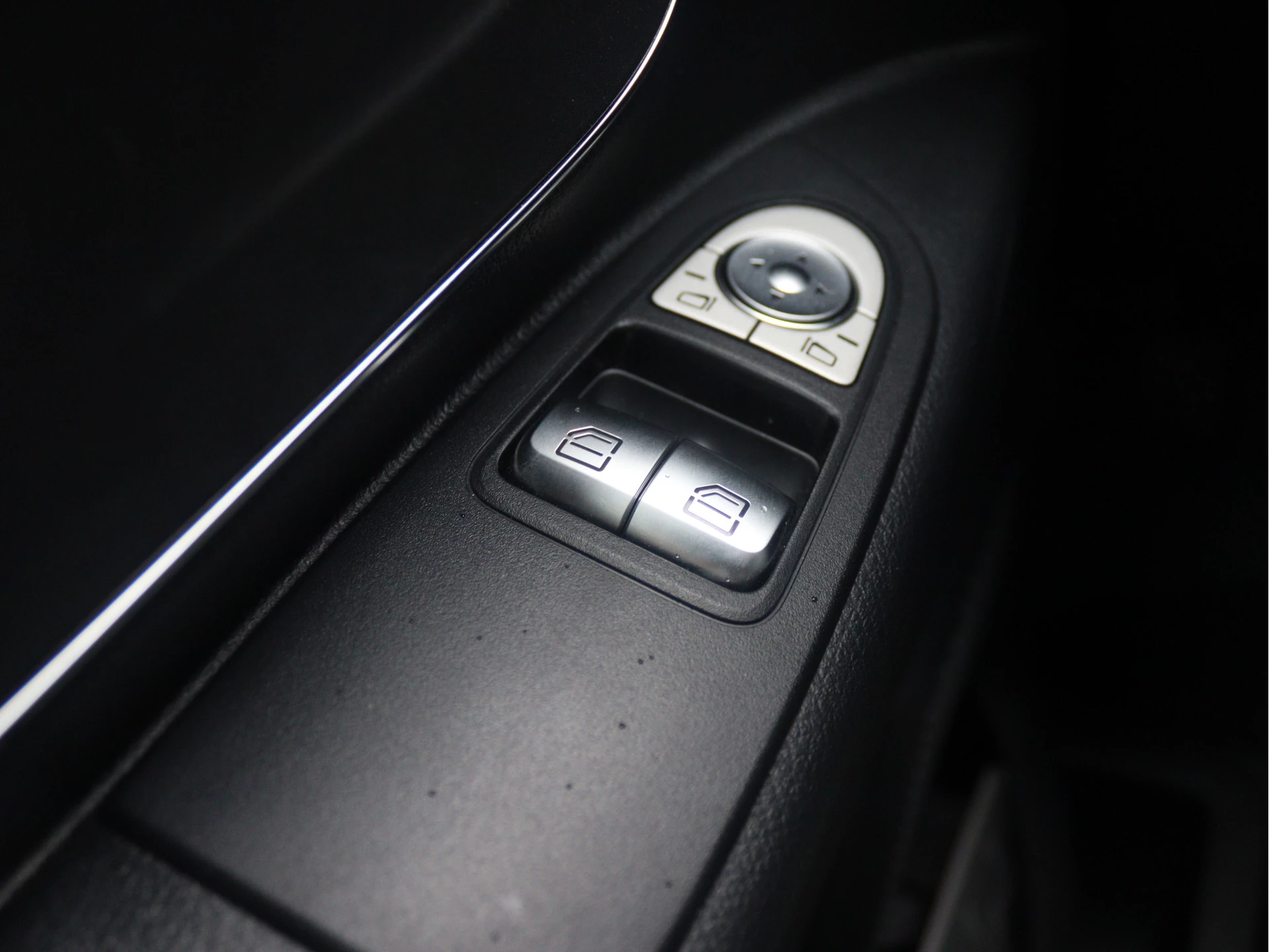 Mercedes-Benz-Vito-image-5