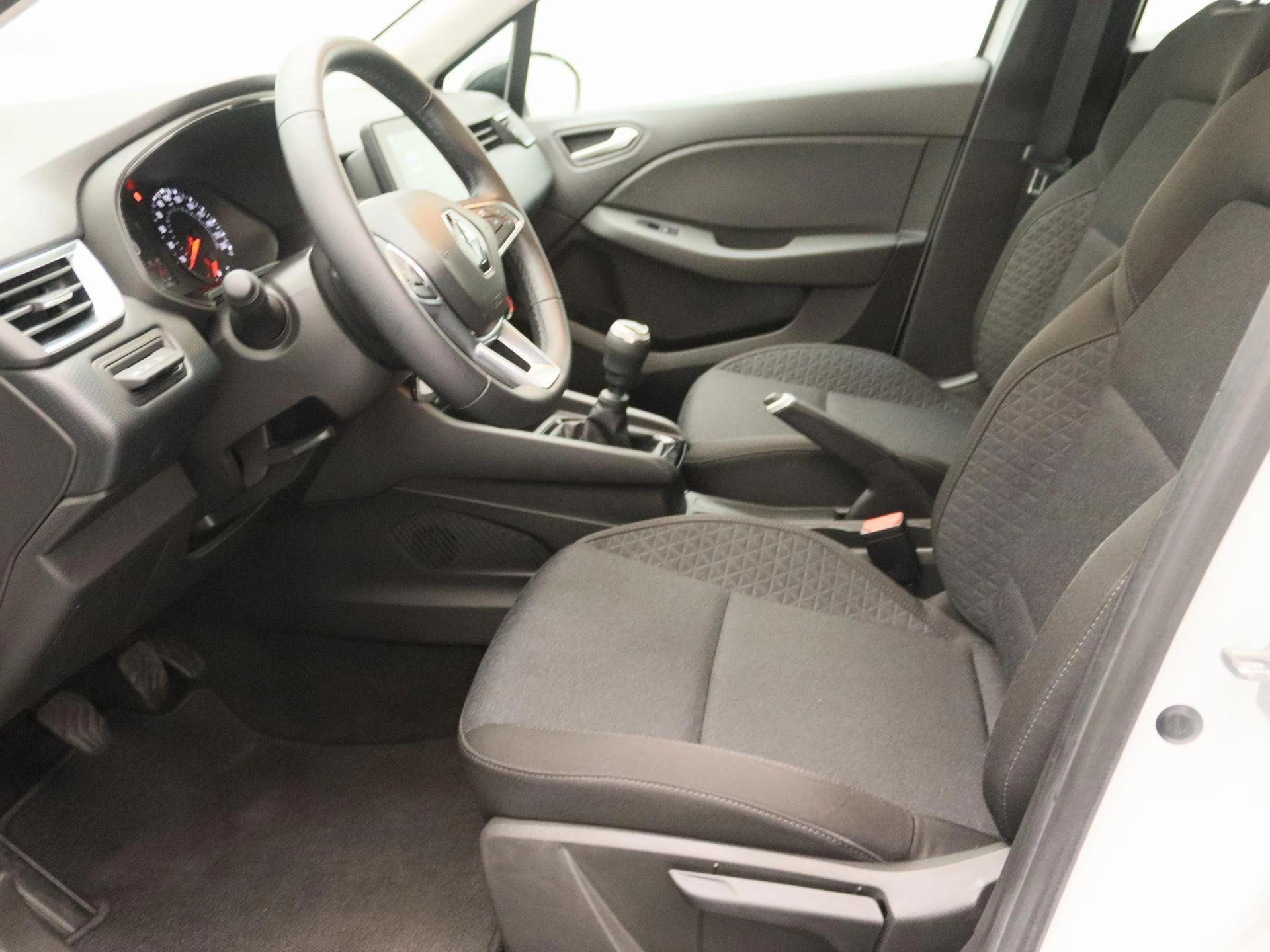 Renault-Clio-image-11