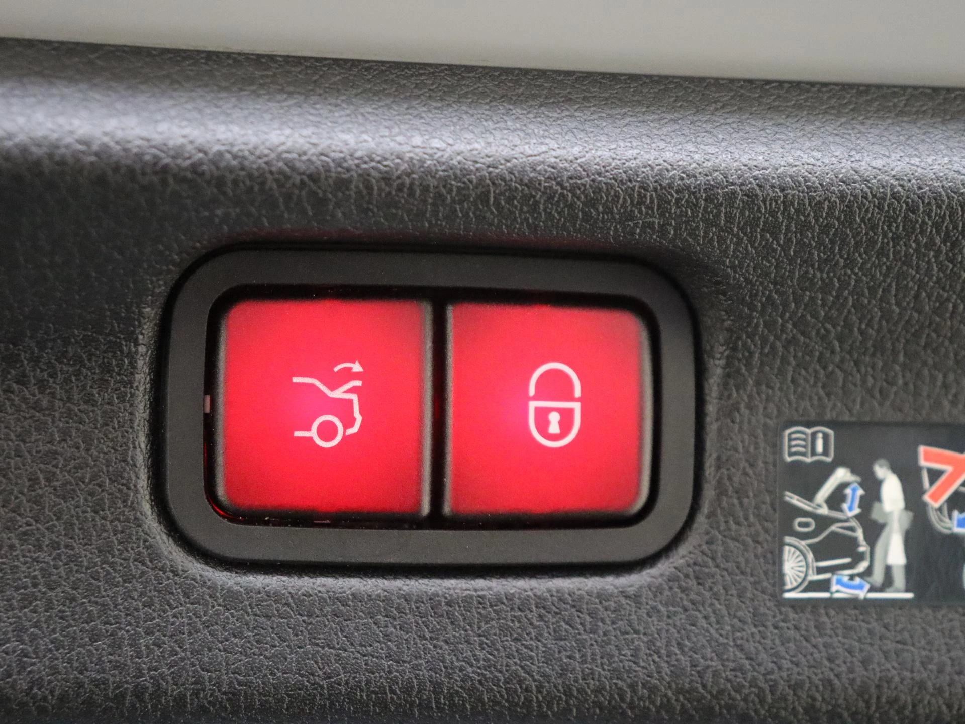 Mercedes-Benz-EQE-image-36