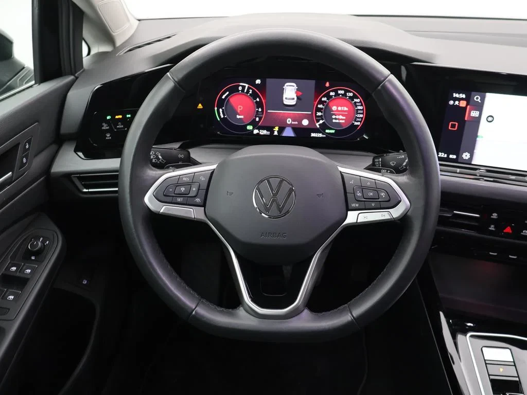Volkswagen-Golf-image-14