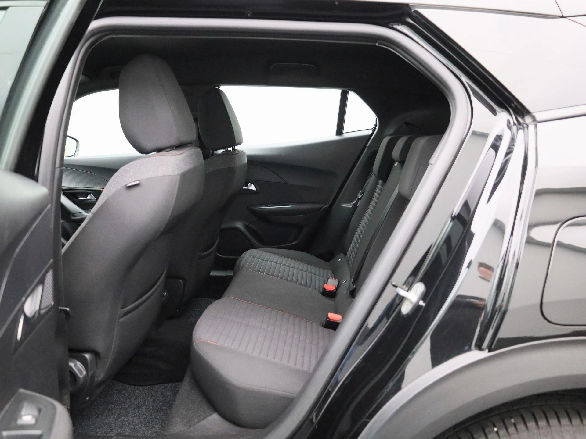 Peugeot e-2008 - 10