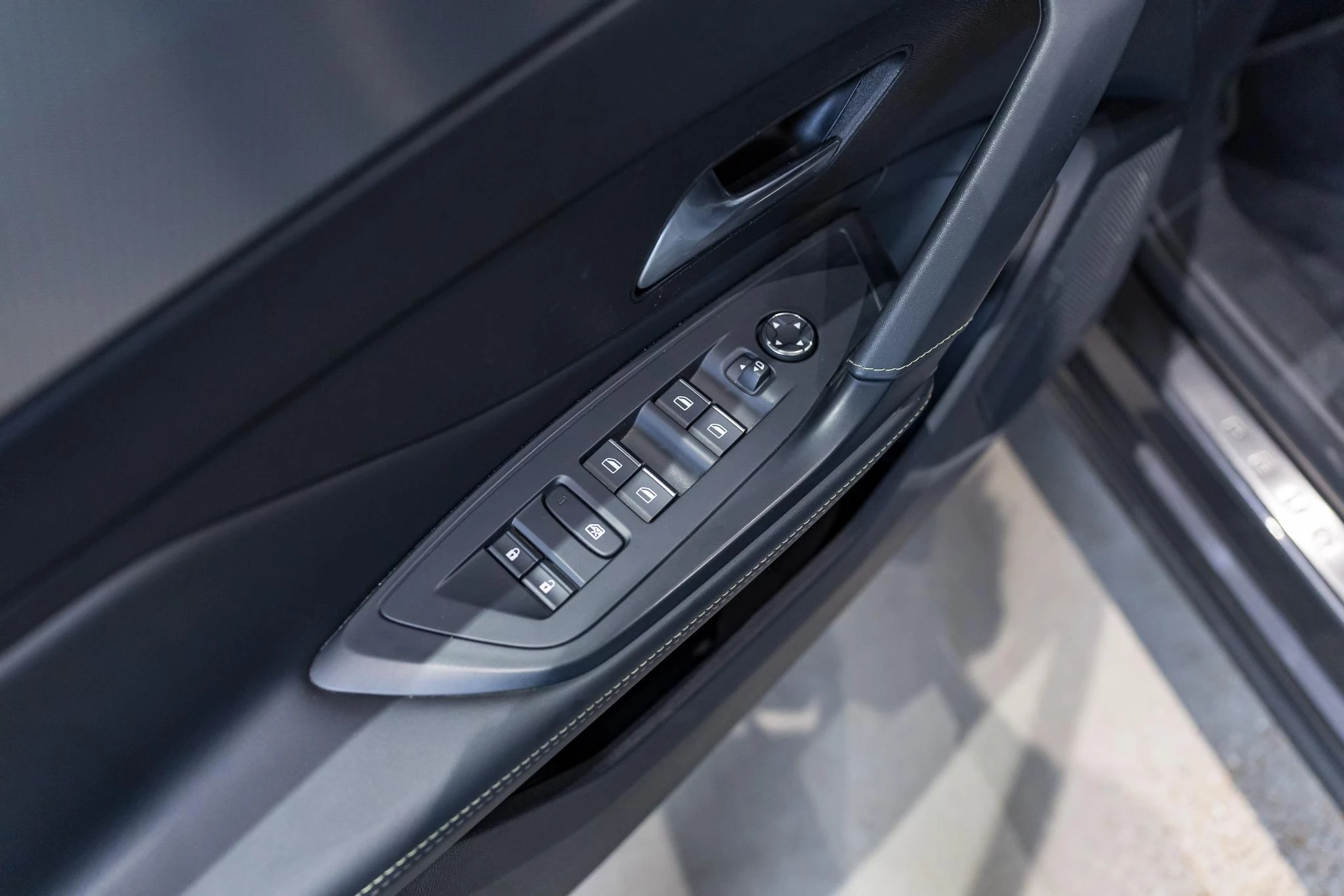 Peugeot 408 1.6 Hybrid 180 S&S EAT8 Allure