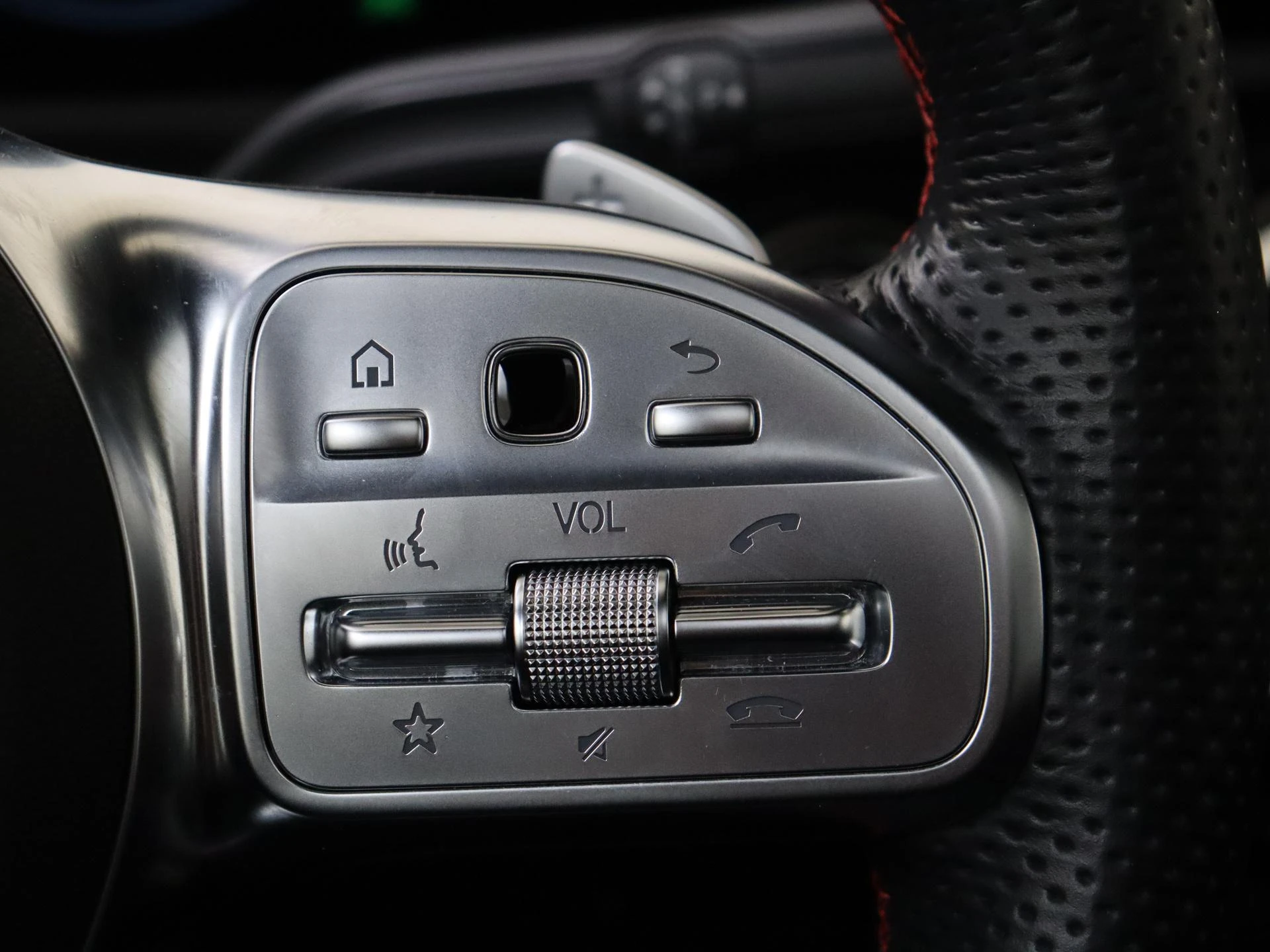 Mercedes-Benz-CLA-image-14