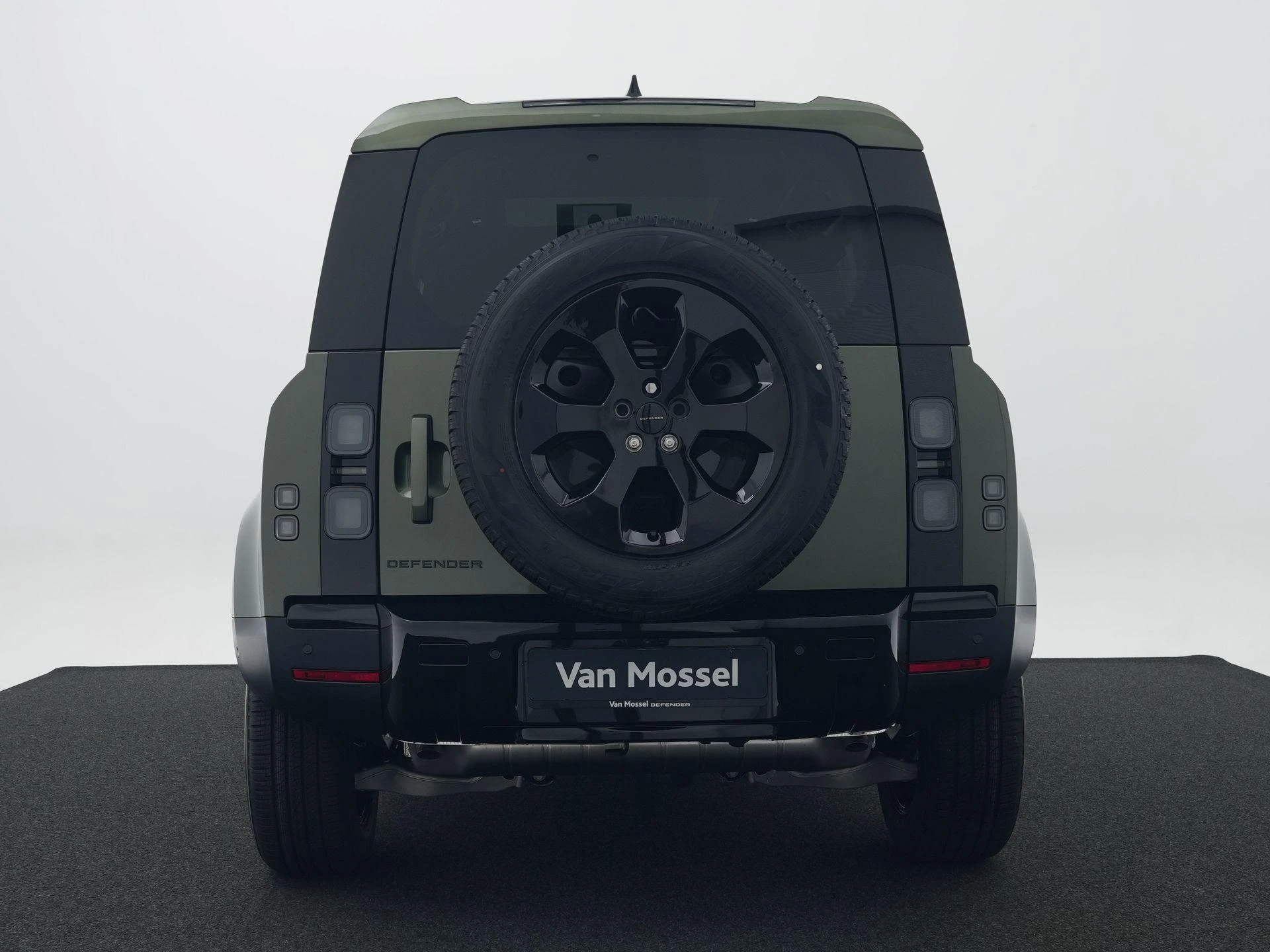 Land Rover-Defender-image-4