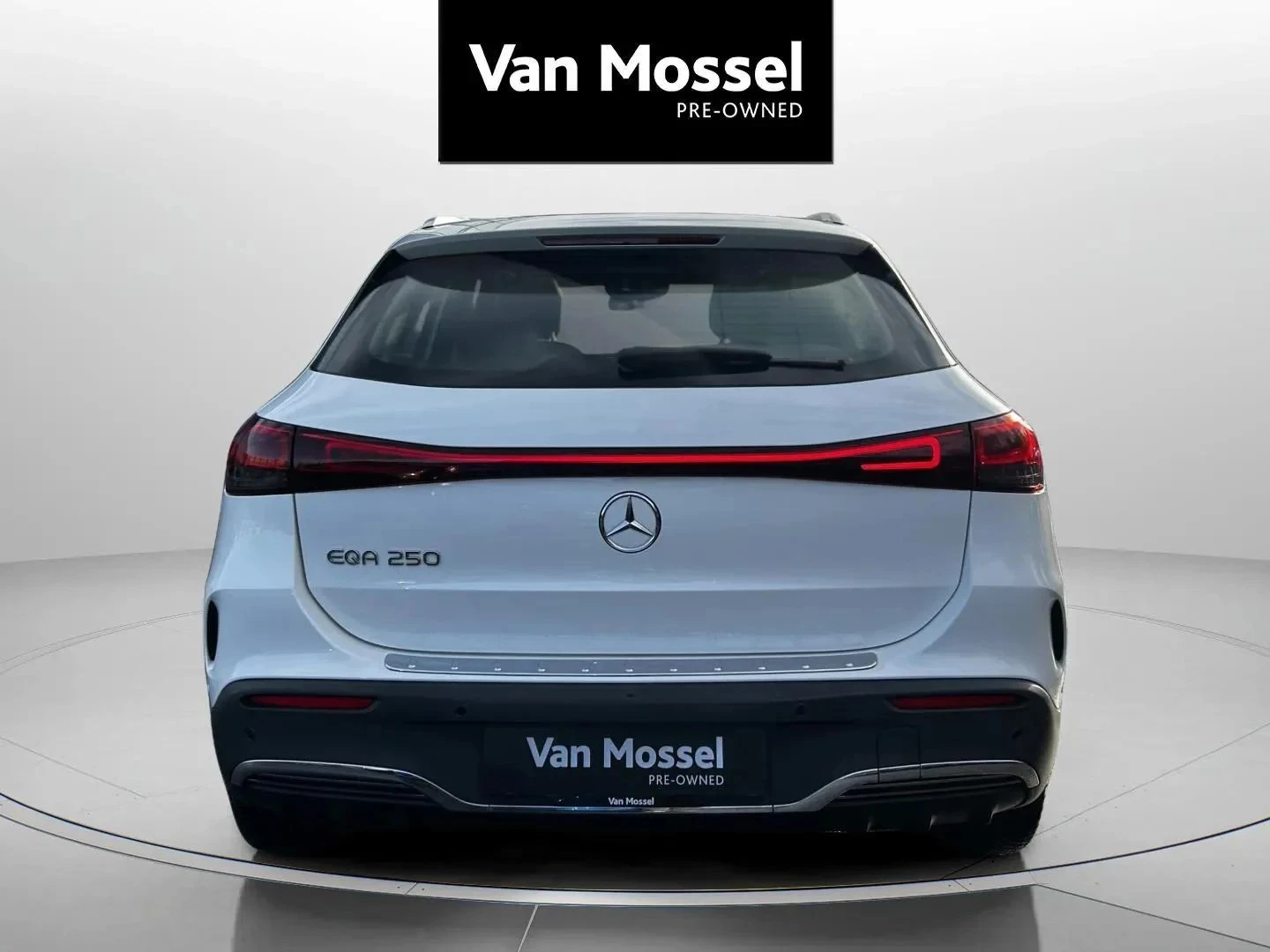 Mercedes-Benz-EQA-image-5