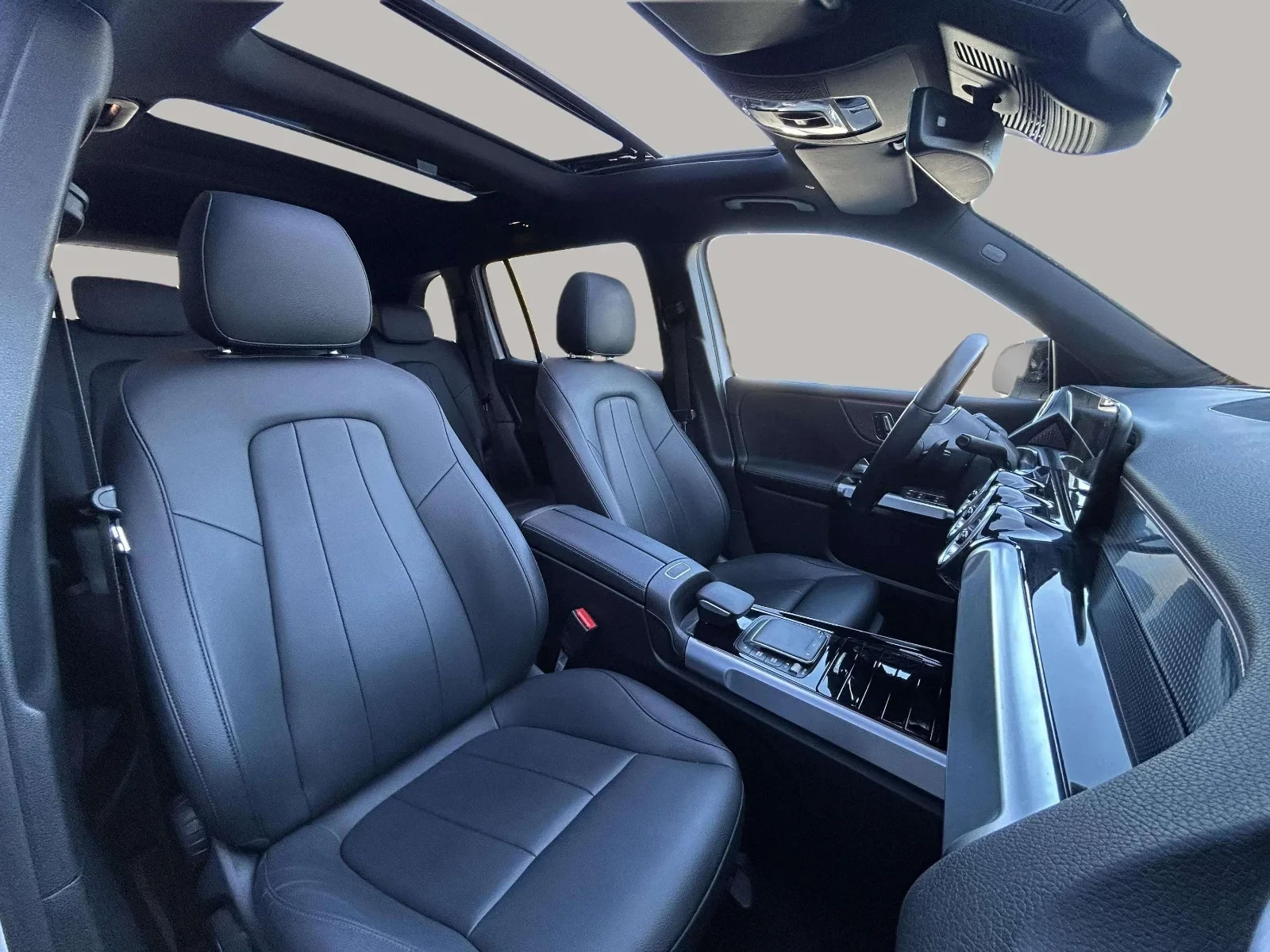 Mercedes-Benz-EQB-image-18