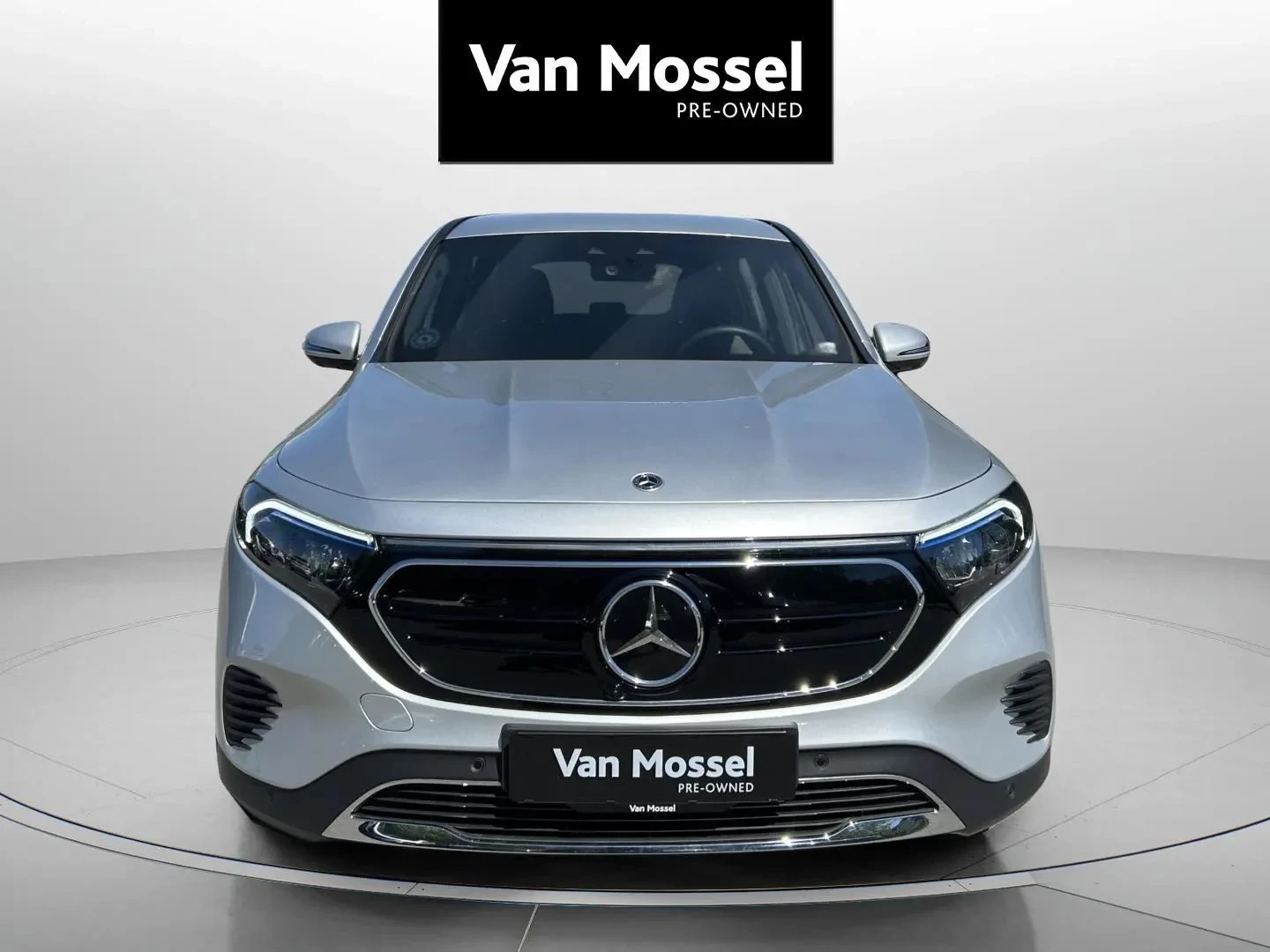 Mercedes-Benz-EQB-image-1