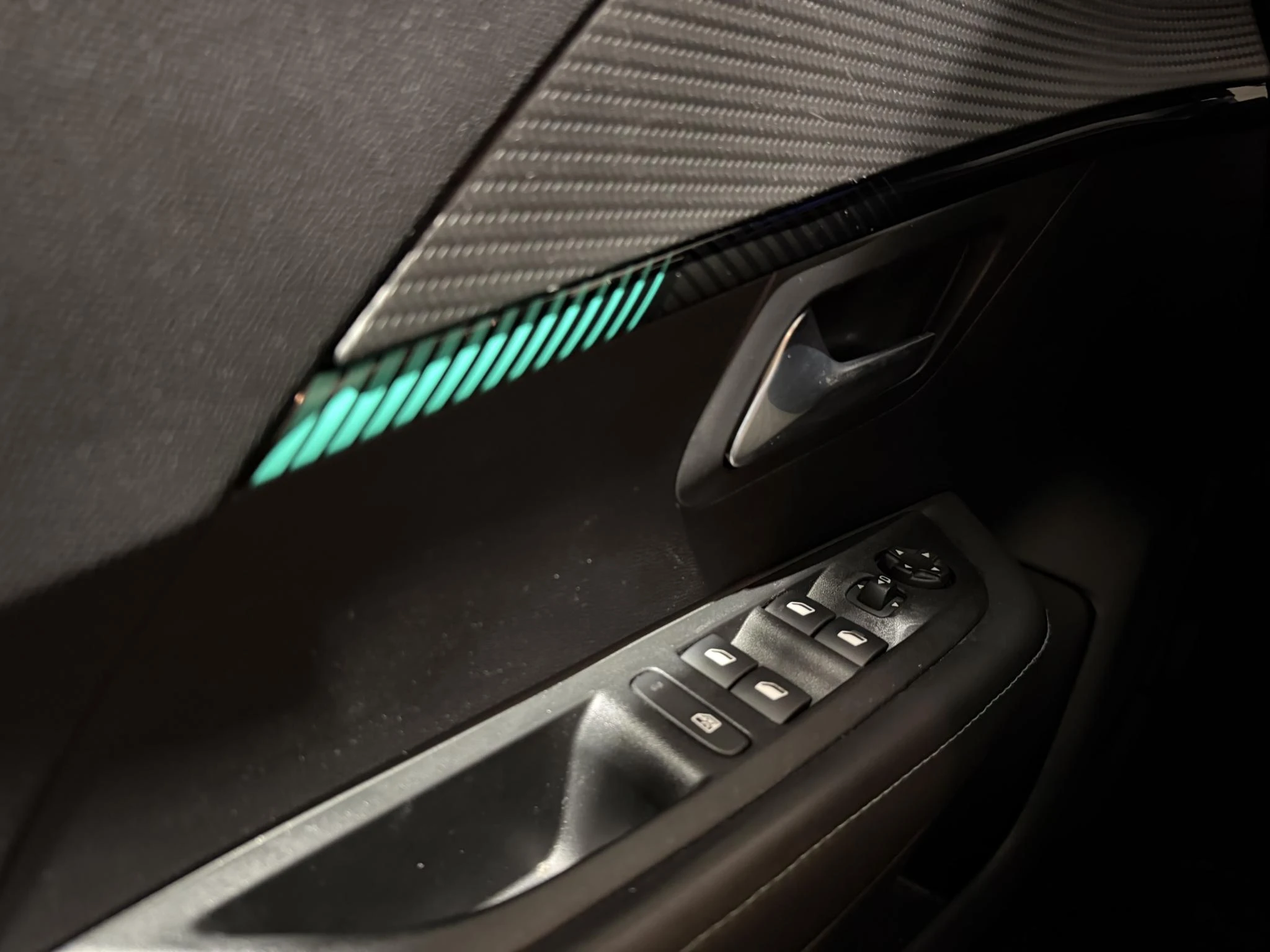 Peugeot-208-image-13