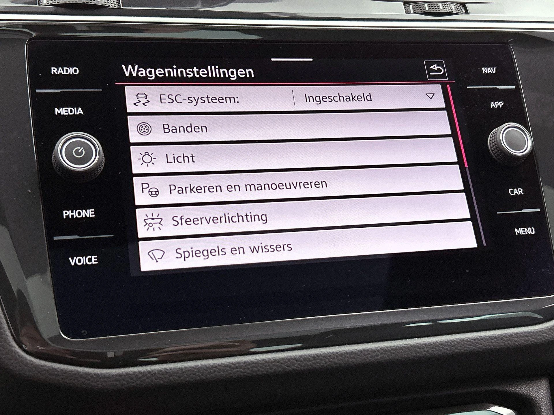 Volkswagen-Tiguan-image-14