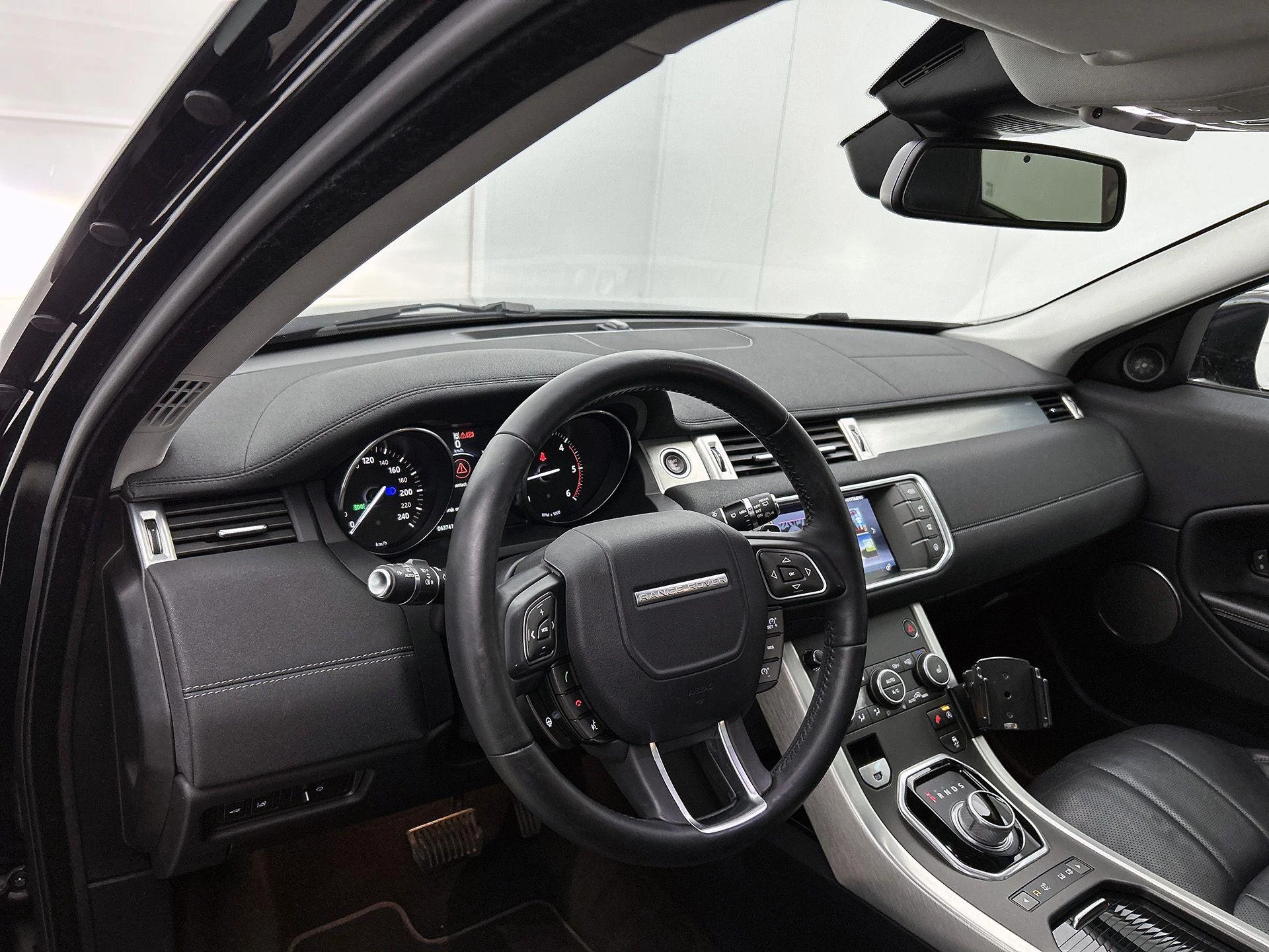 Land Rover-Range Rover Evoque-image-21