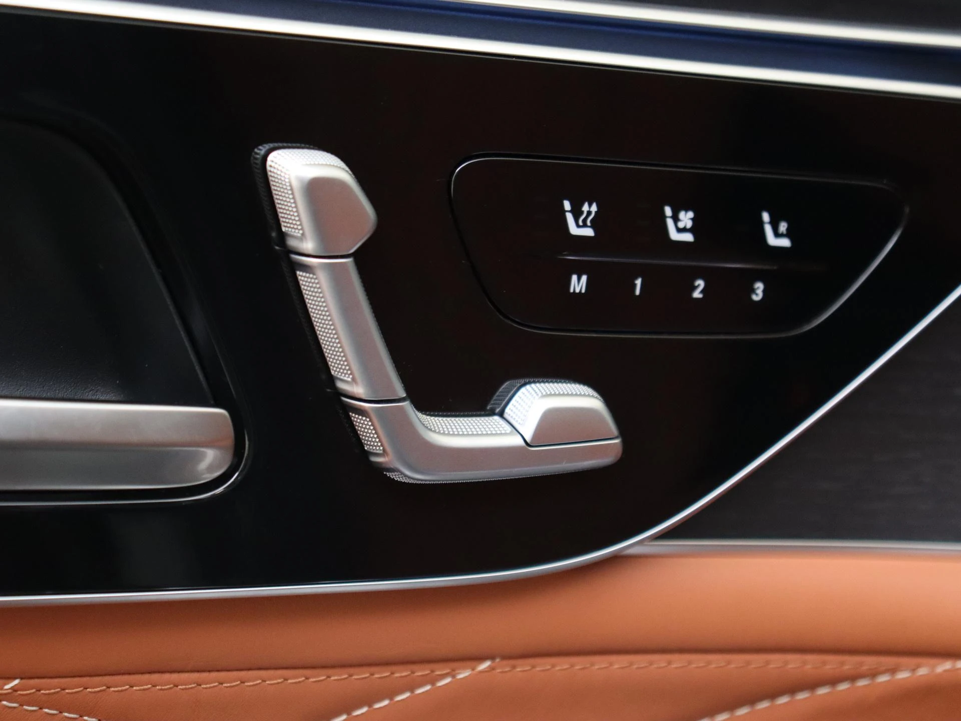 Mercedes-Benz-S-Klasse-image-24