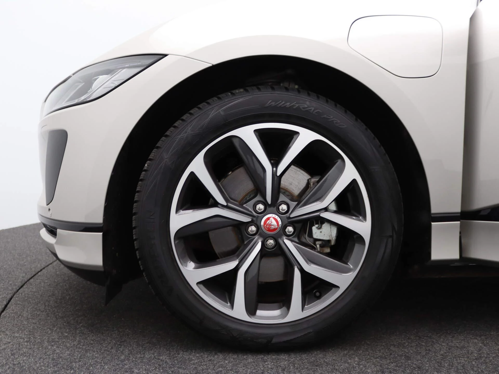 Jaguar-I-PACE-image-16