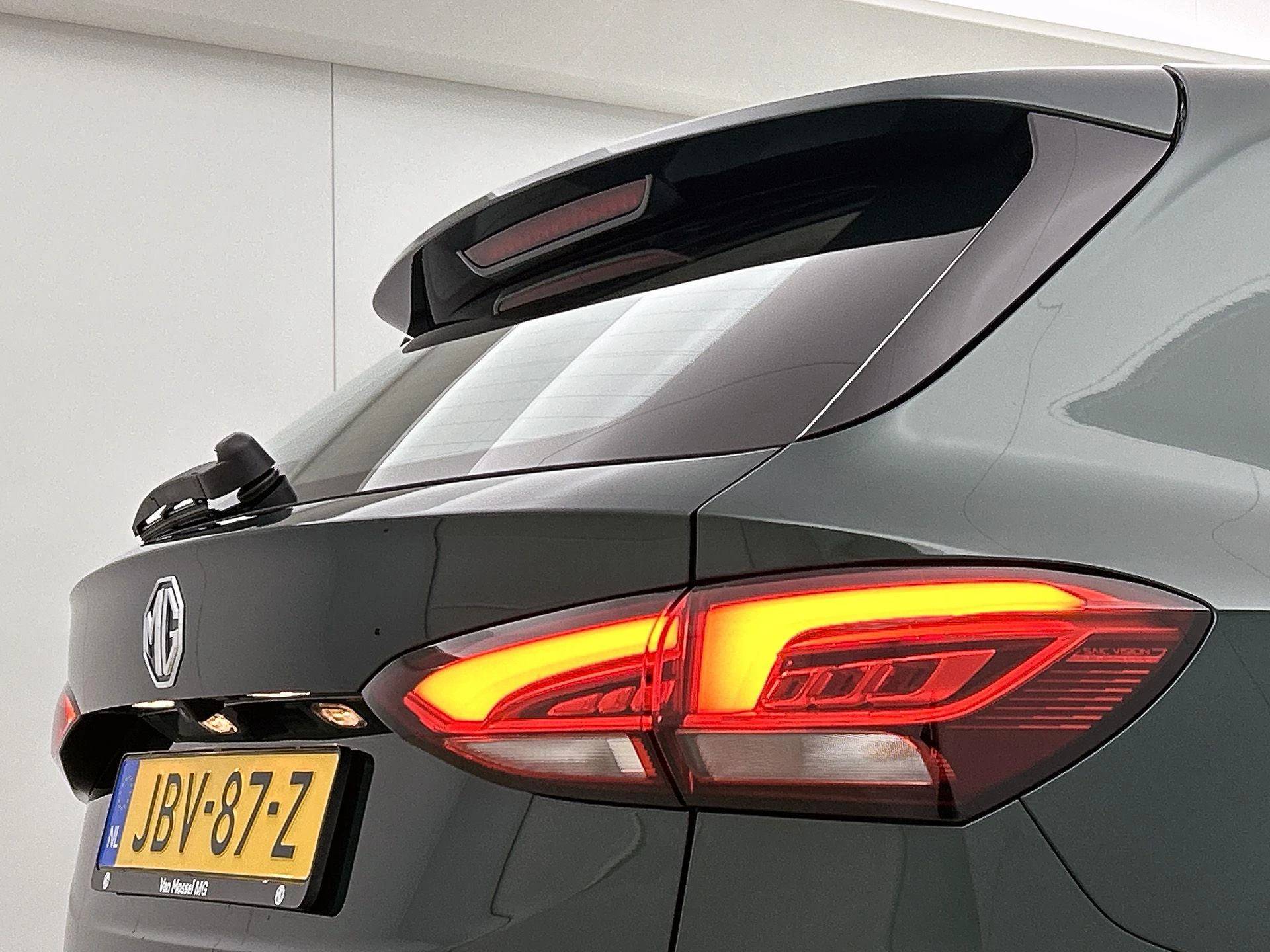 MG ZS - 33