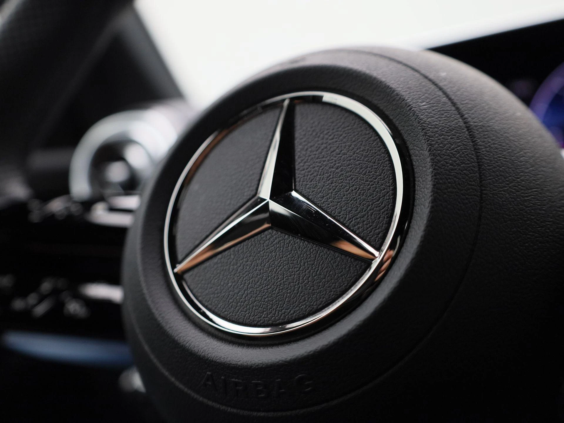 Mercedes-Benz-GLC-image-31