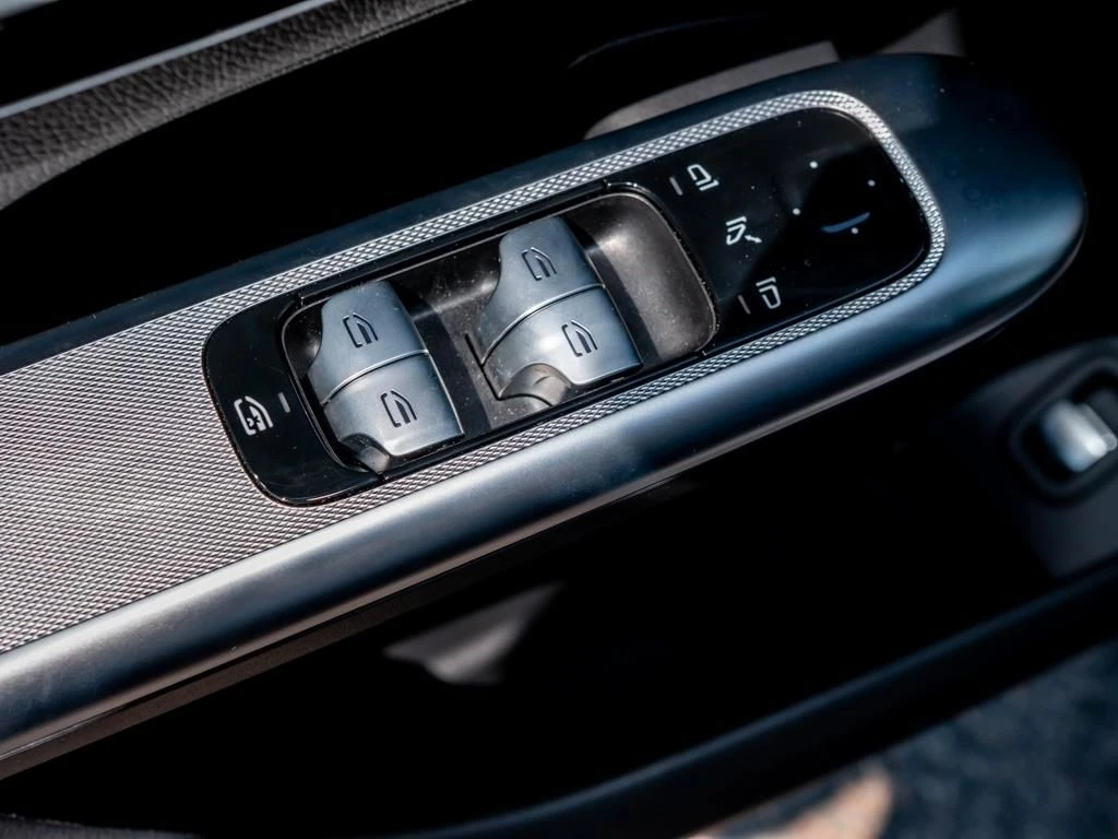 Mercedes-Benz-GLC 300 d-image-14